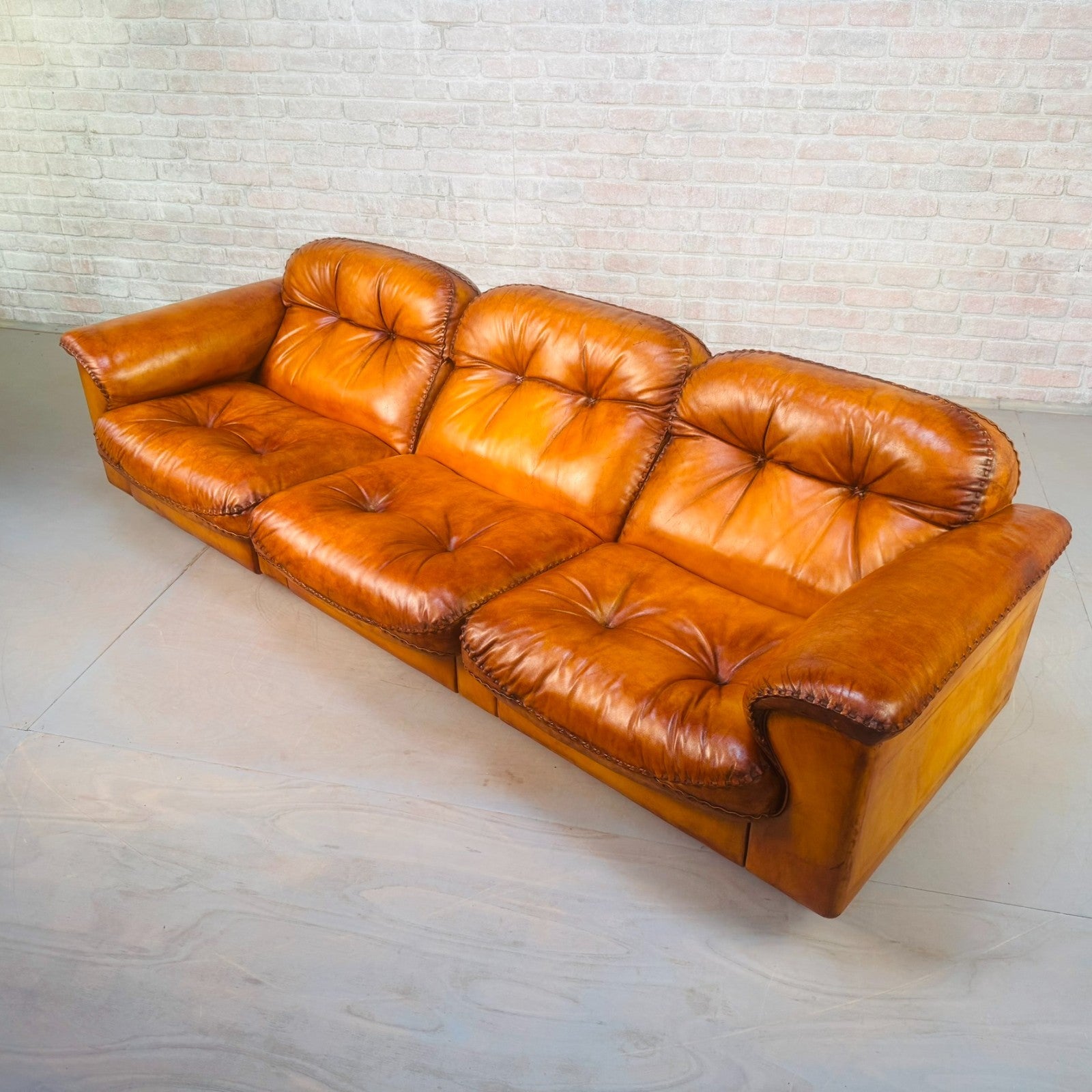 1970s Swiss De Sede DS-101 Tan Leather Three Seater & Armchair Suite