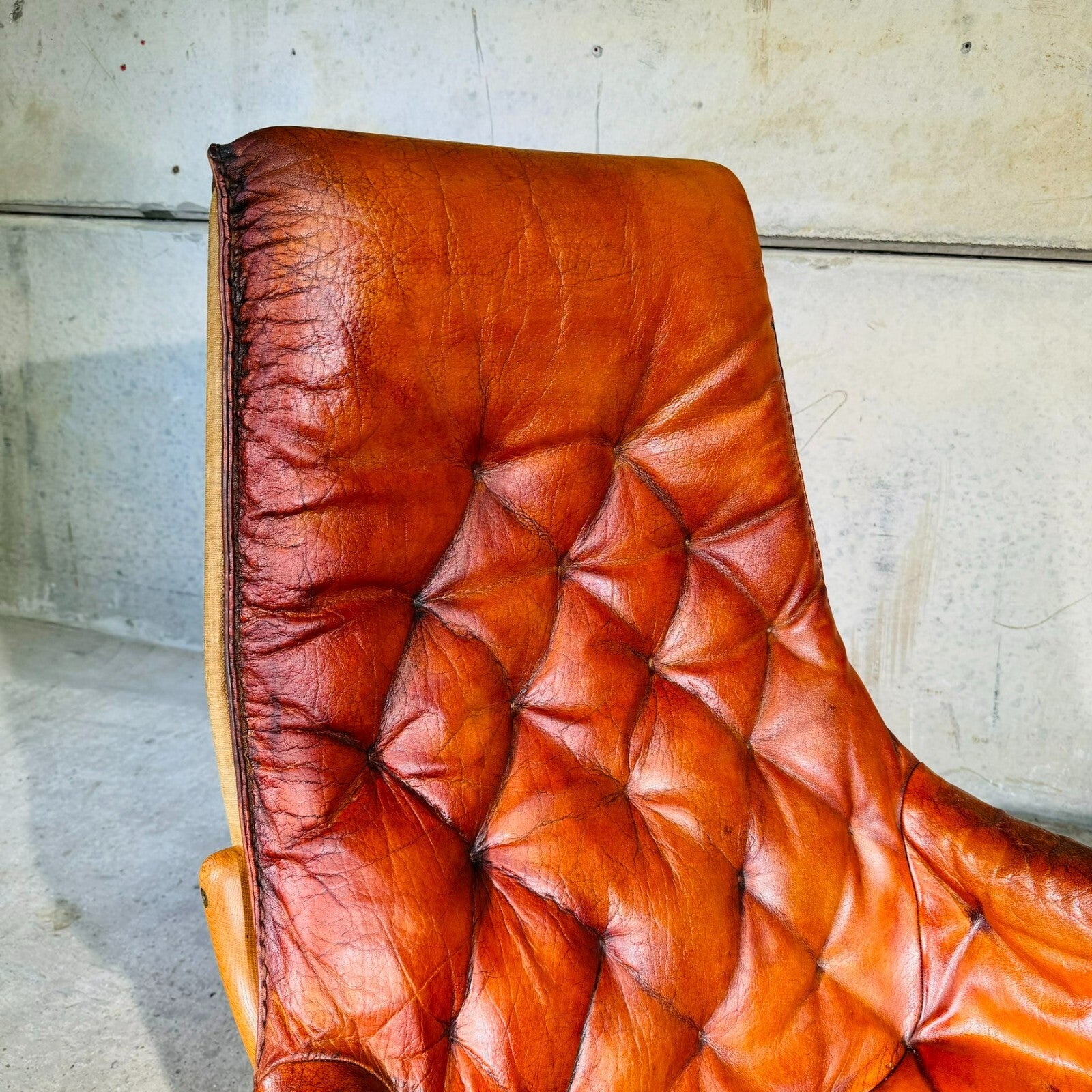 Pair of 1960s Scandinavian High Back Leather Swivel Chairs by Berg #A318