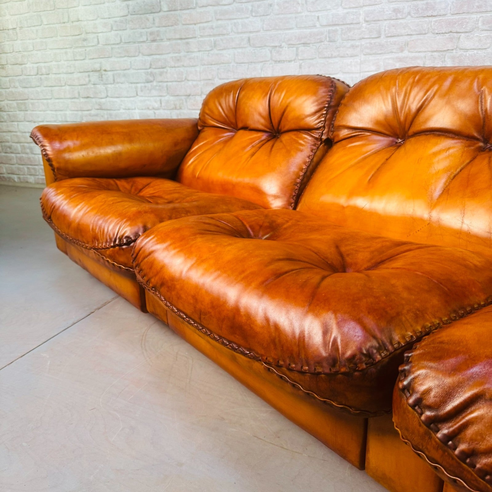 1970s Swiss De Sede DS-101 Tan Leather Three Seater & Armchair Suite