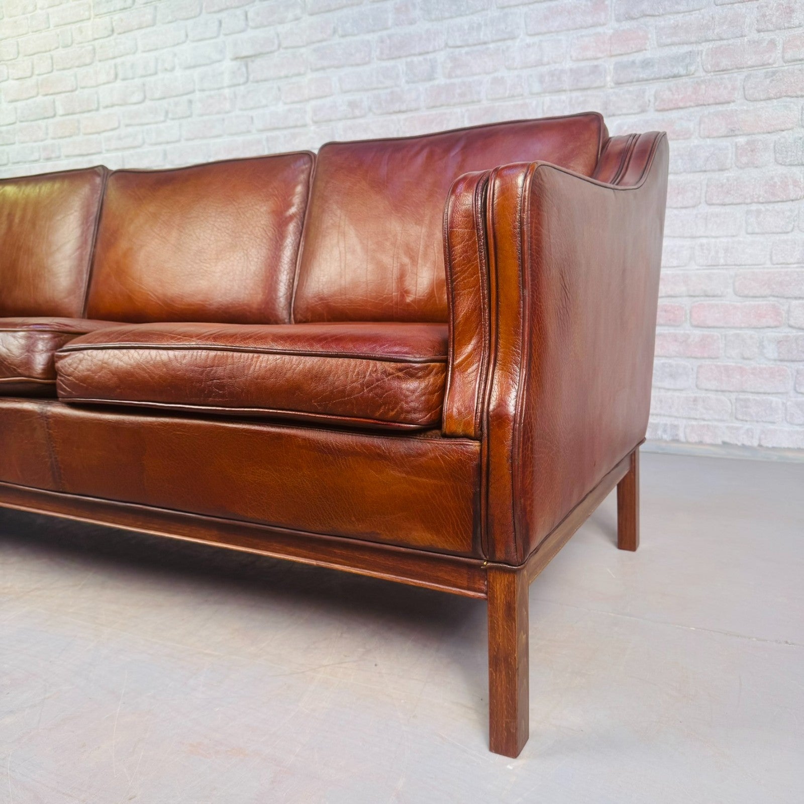 1970s Vintage Danish Dark Tan Leather Three Seater Sofa – Sleek Design