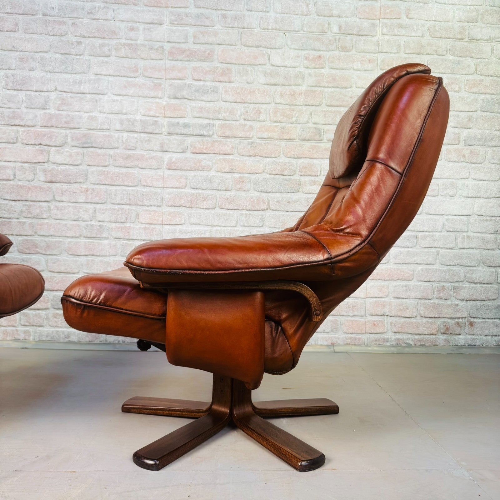 Pair Vintage Danish Tan Leather Reclining Swivel Chairs Mid Century Lounge Chair