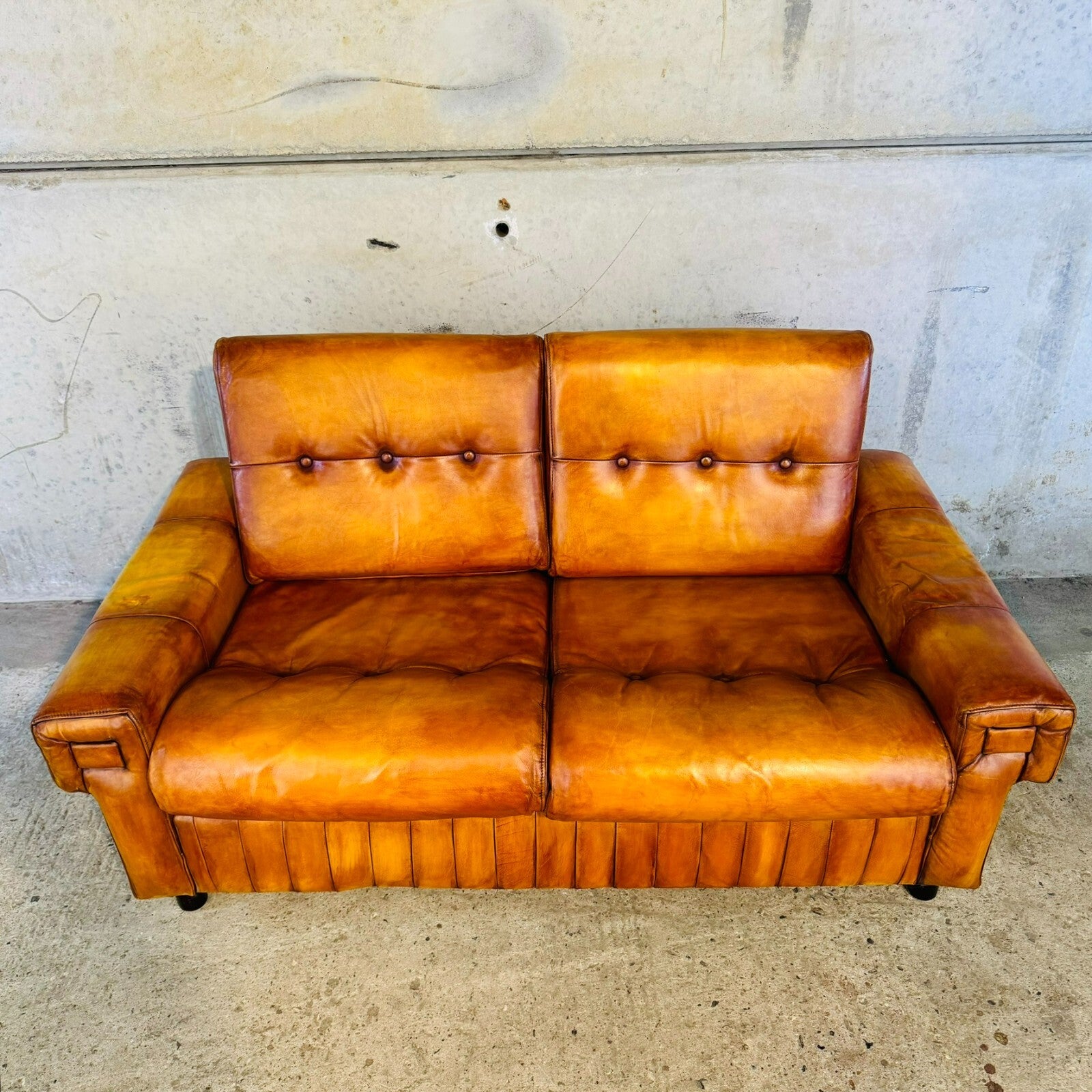 Vintage 1970s Danish Two-Seater Light Tan Leather Sofa – Timeless Design