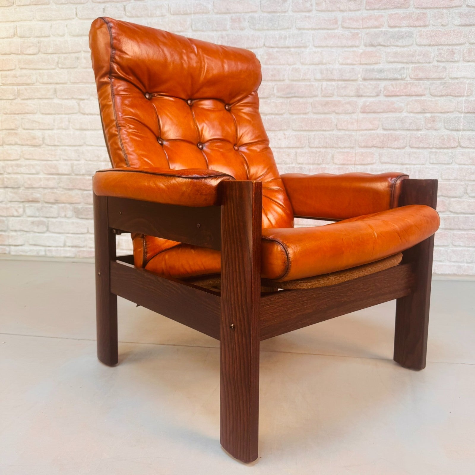 Vintage Ekornes Reclining Tan Leather Armchair Oak Frame