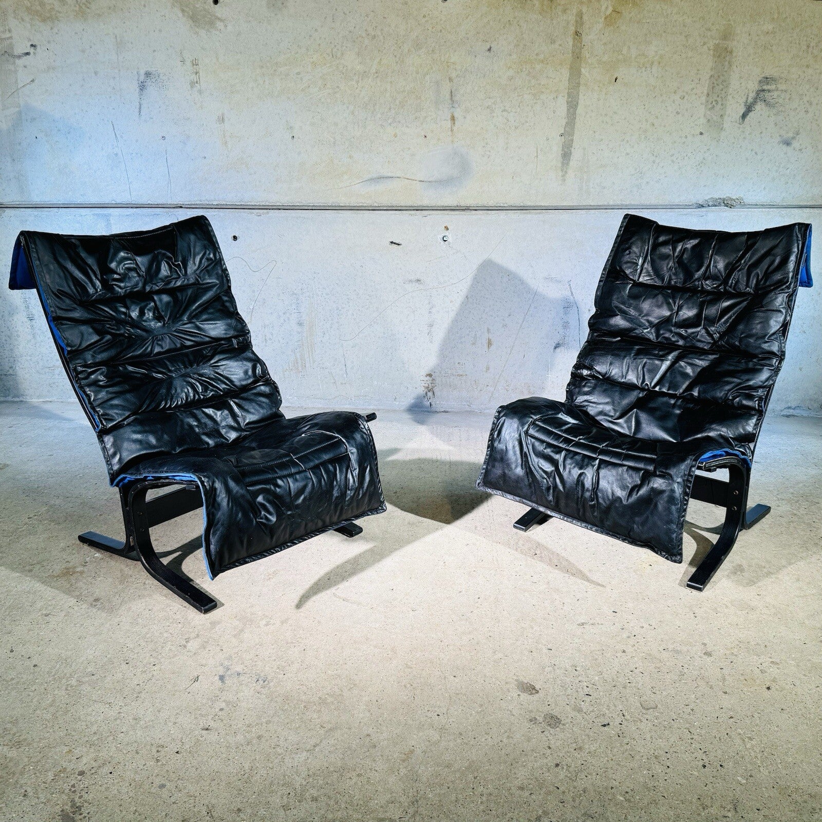Pair of Easy Chairs Black Leather by Westnofa, Norway  1970 Bentwood Frame