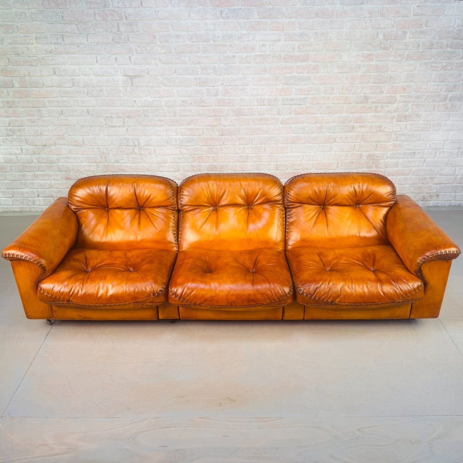 1970s Swiss De Sede DS-101 Tan Leather Three Seater & Armchair Suite
