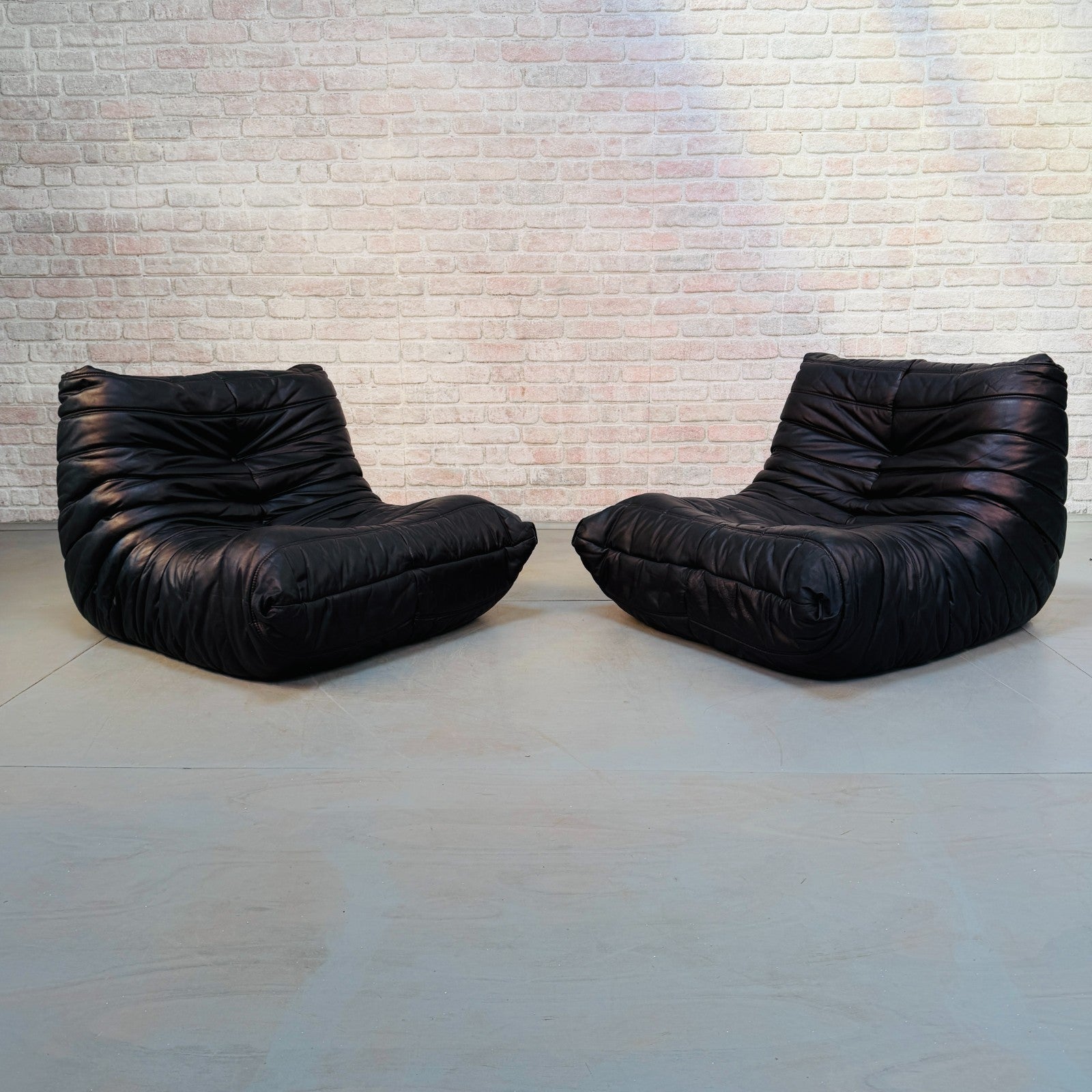 Pair of Vintage Ligne Roset Togo Black Hand-Dyed Leather Chairs - Michel Ducaroy