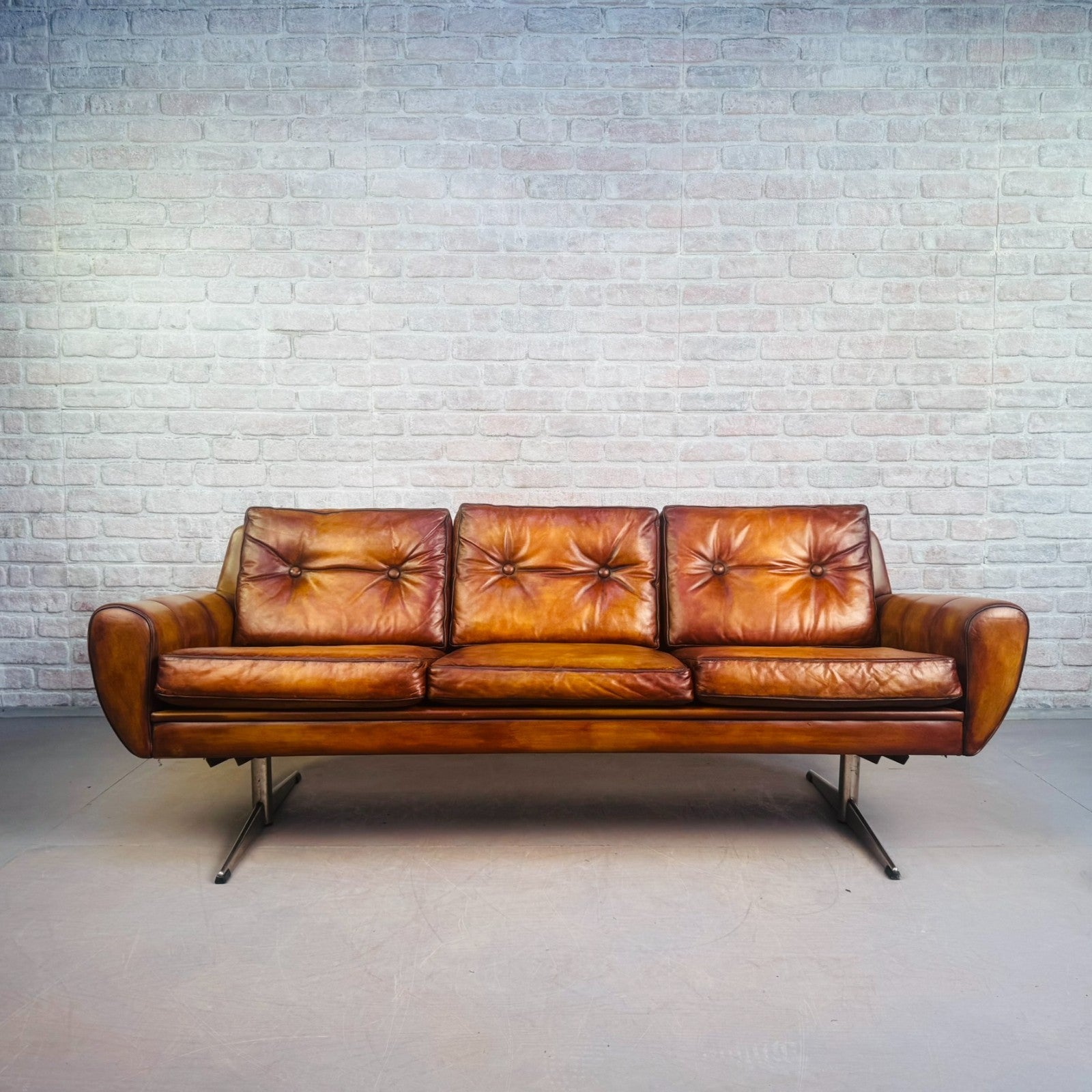 Vintage 1970s Svend Skipper Tan Leather 3 Seater Sofa Chrome Ski Legs