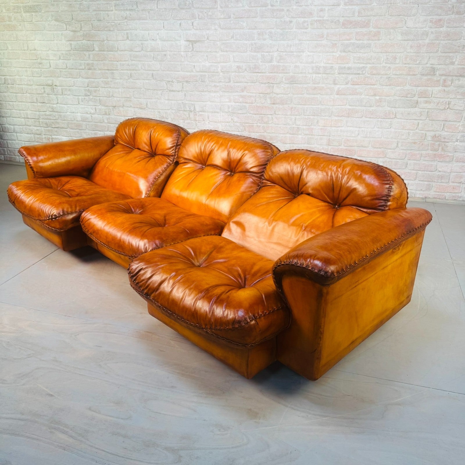 1970s Swiss De Sede DS-101 Tan Leather Three Seater & Armchair Suite