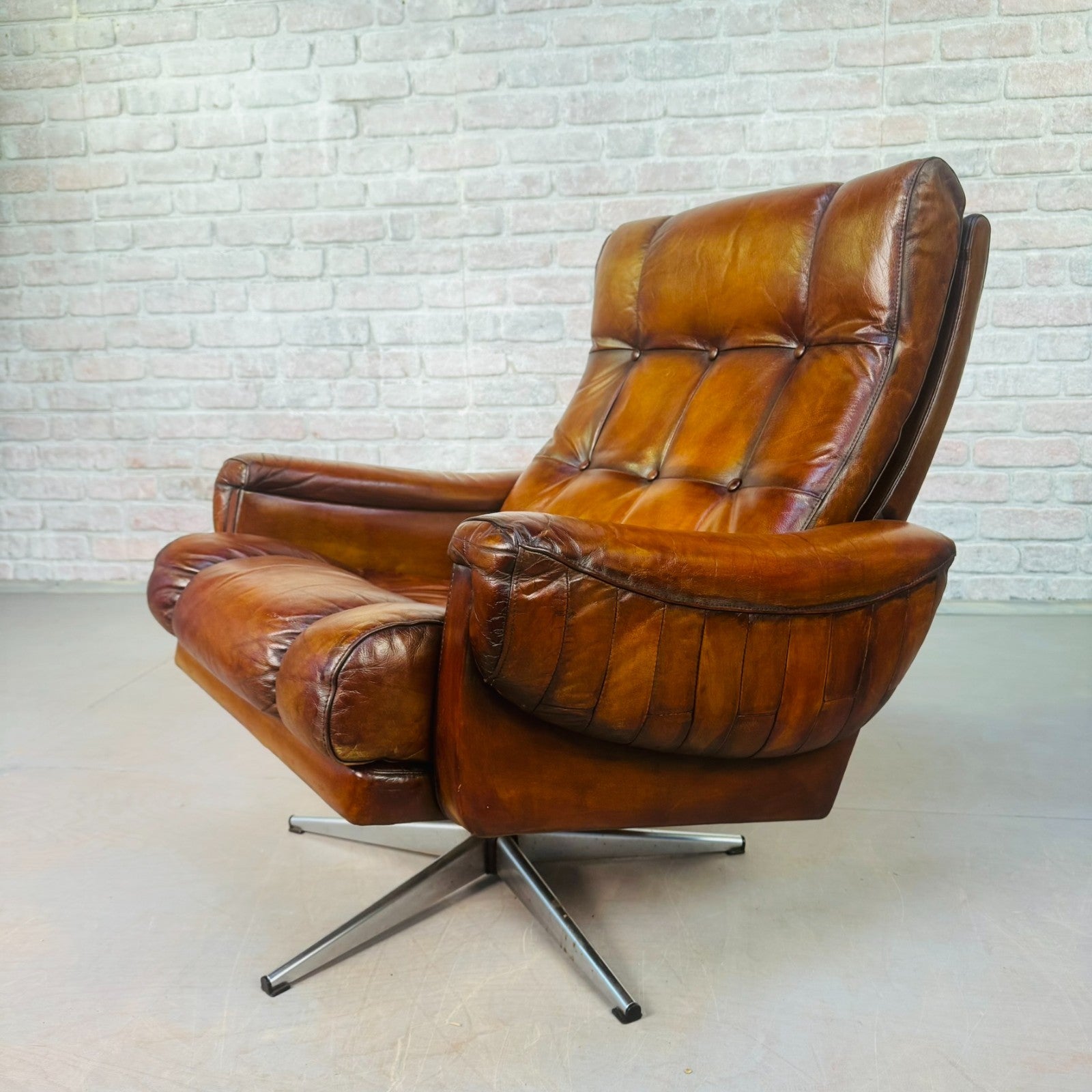 Mid-Century Danish Leather Swivel Armchair – Hand-Dyed Tan Colour