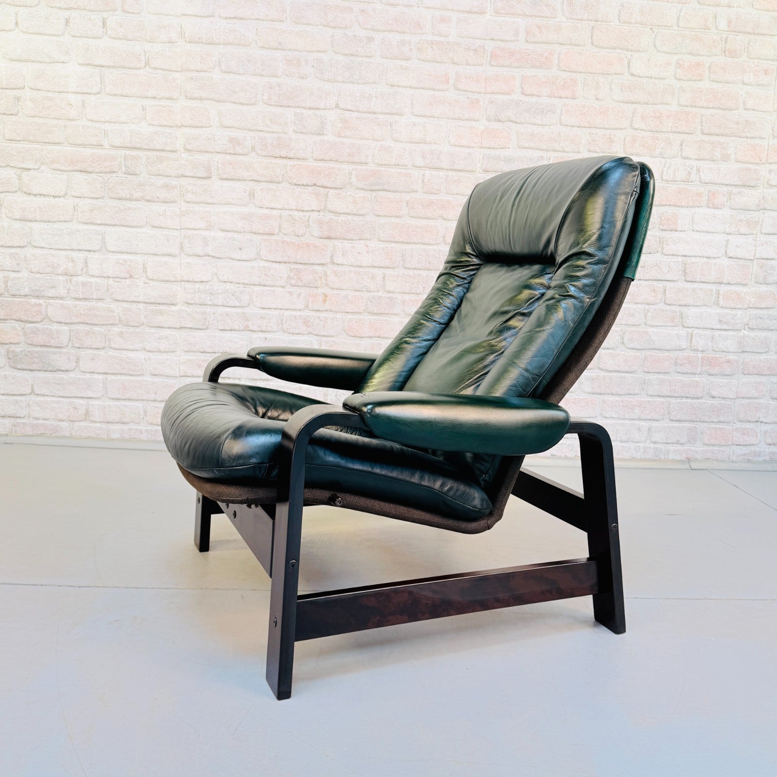 Vintage Ekornes Dark Green Leather Reclining Armchair Scandinavian Lounge Chair