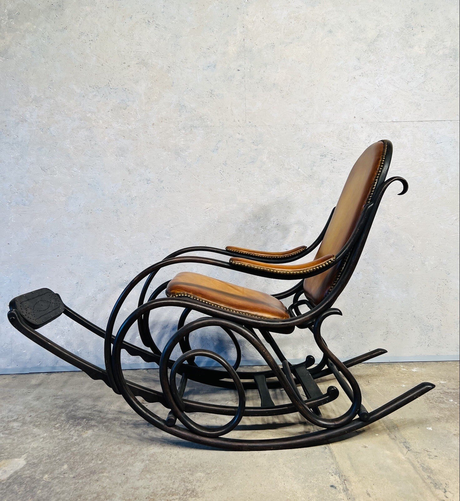Antique Thonet Bentwood Rocking Chair With Retractable Footrest Leather