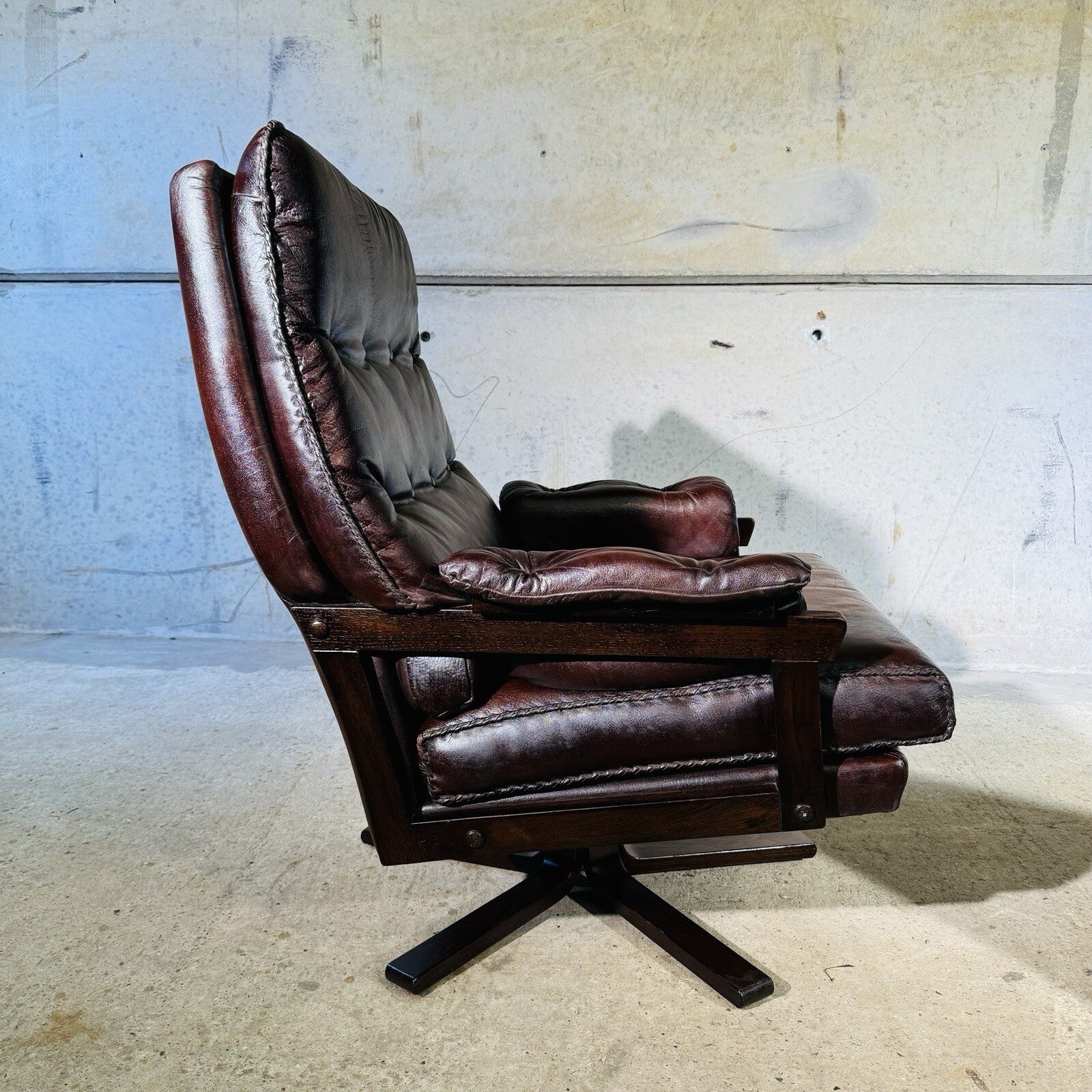 1 Of 2 Beautiful 1970s Vintage Danish Chestnut Leather Swivel Chair