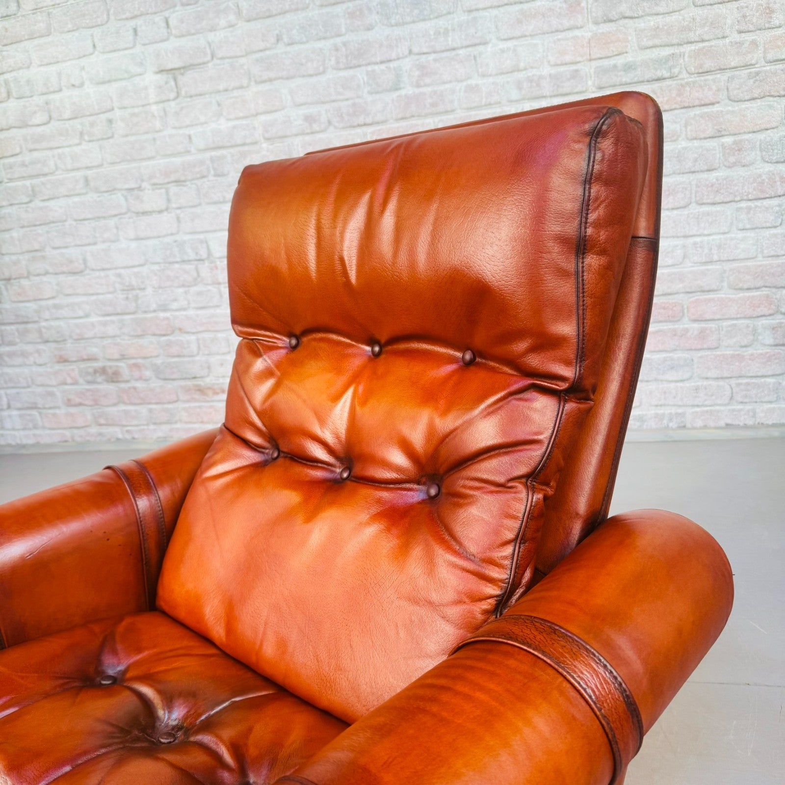 Mid-Century Danish Leather Swivel Armchair – Hand-Dyed Cognac Colour
