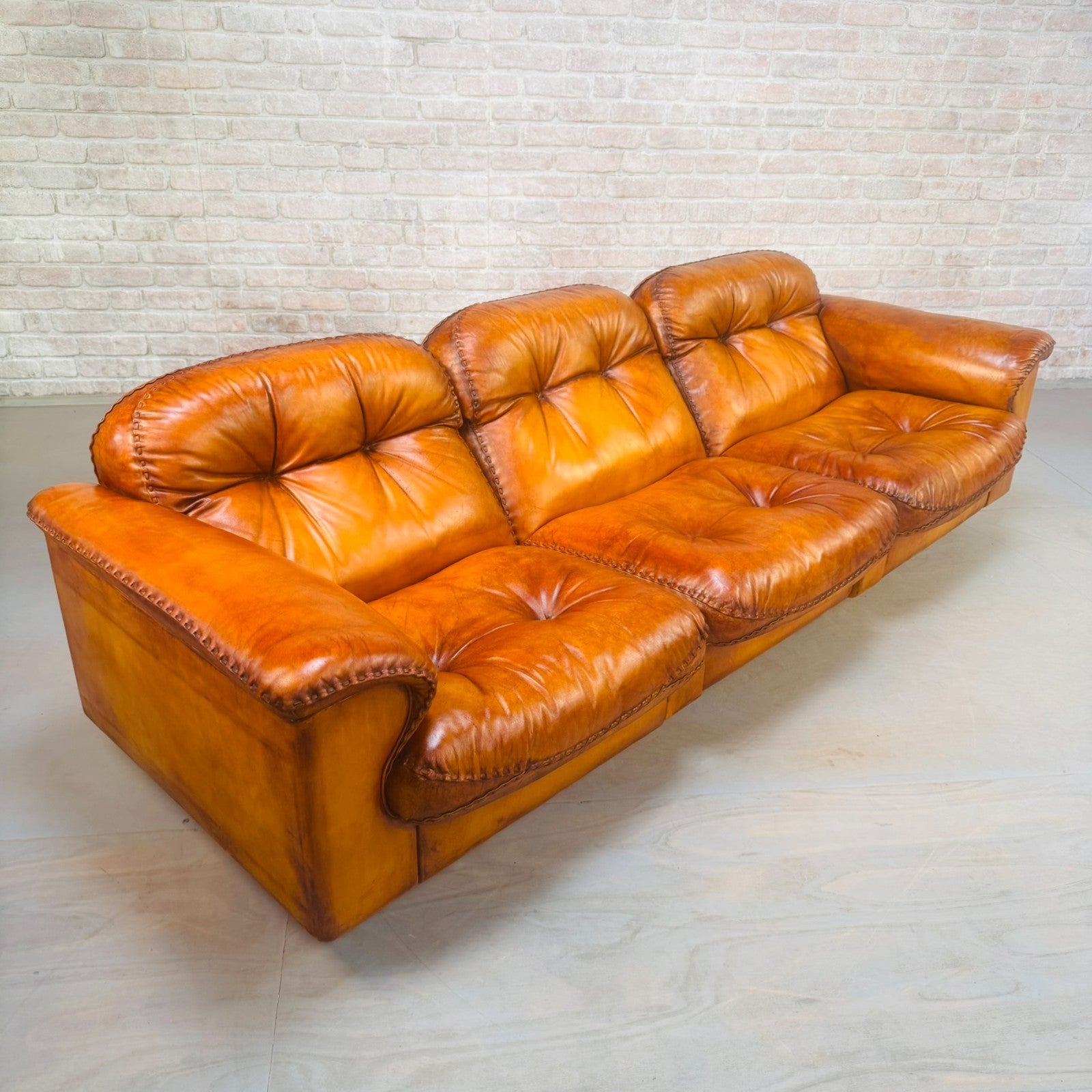 1970s Swiss De Sede DS-101 Tan Leather Three Seater & Armchair Suite
