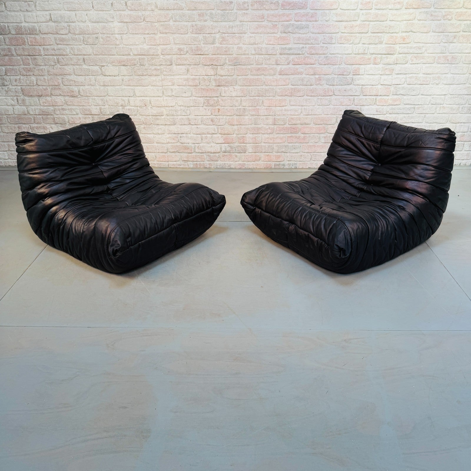 Pair of Vintage Ligne Roset Togo Black Hand-Dyed Leather Chairs - Michel Ducaroy