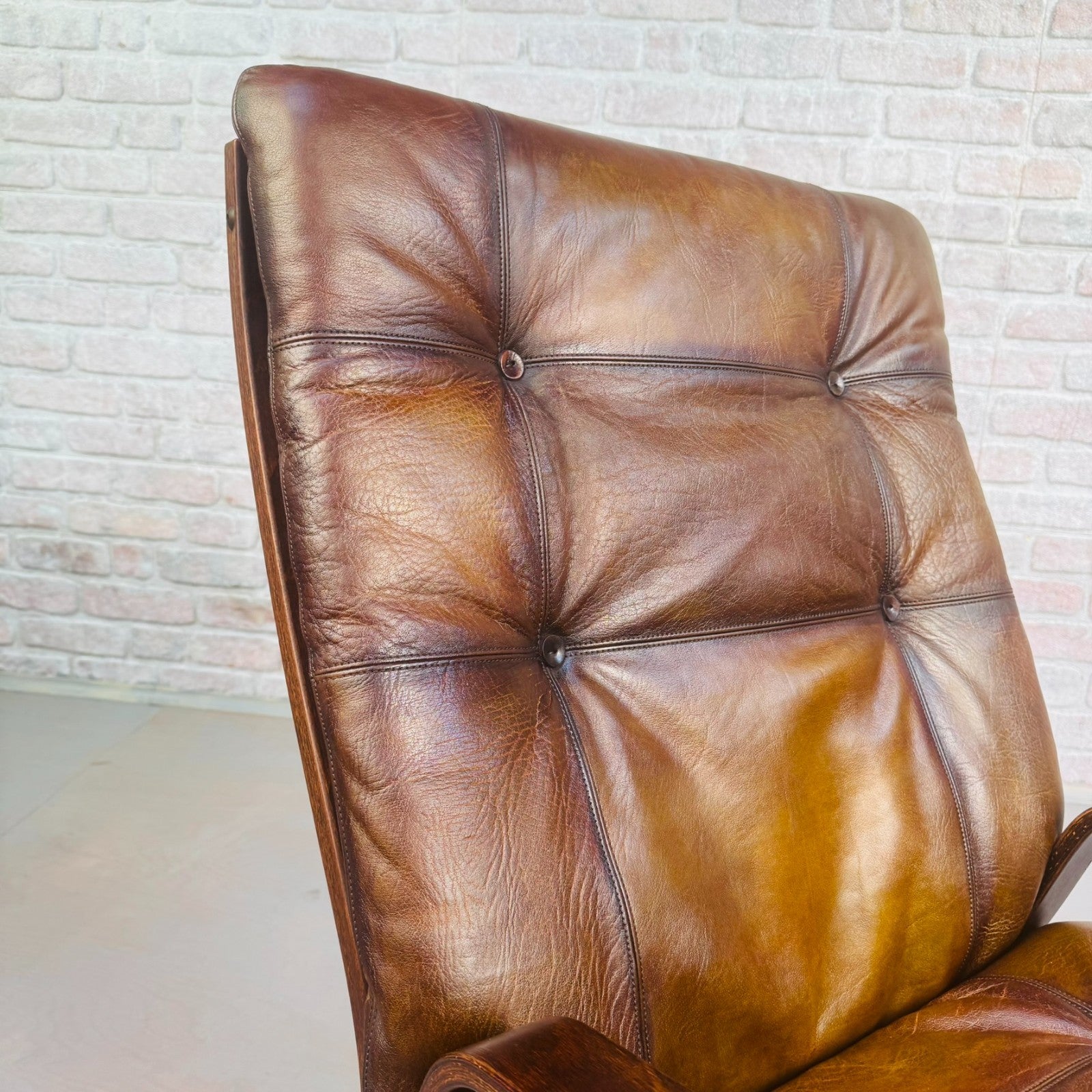 Vintage Danish Brown Leather Cantilever Chair – Sleek Design & Rich Patina