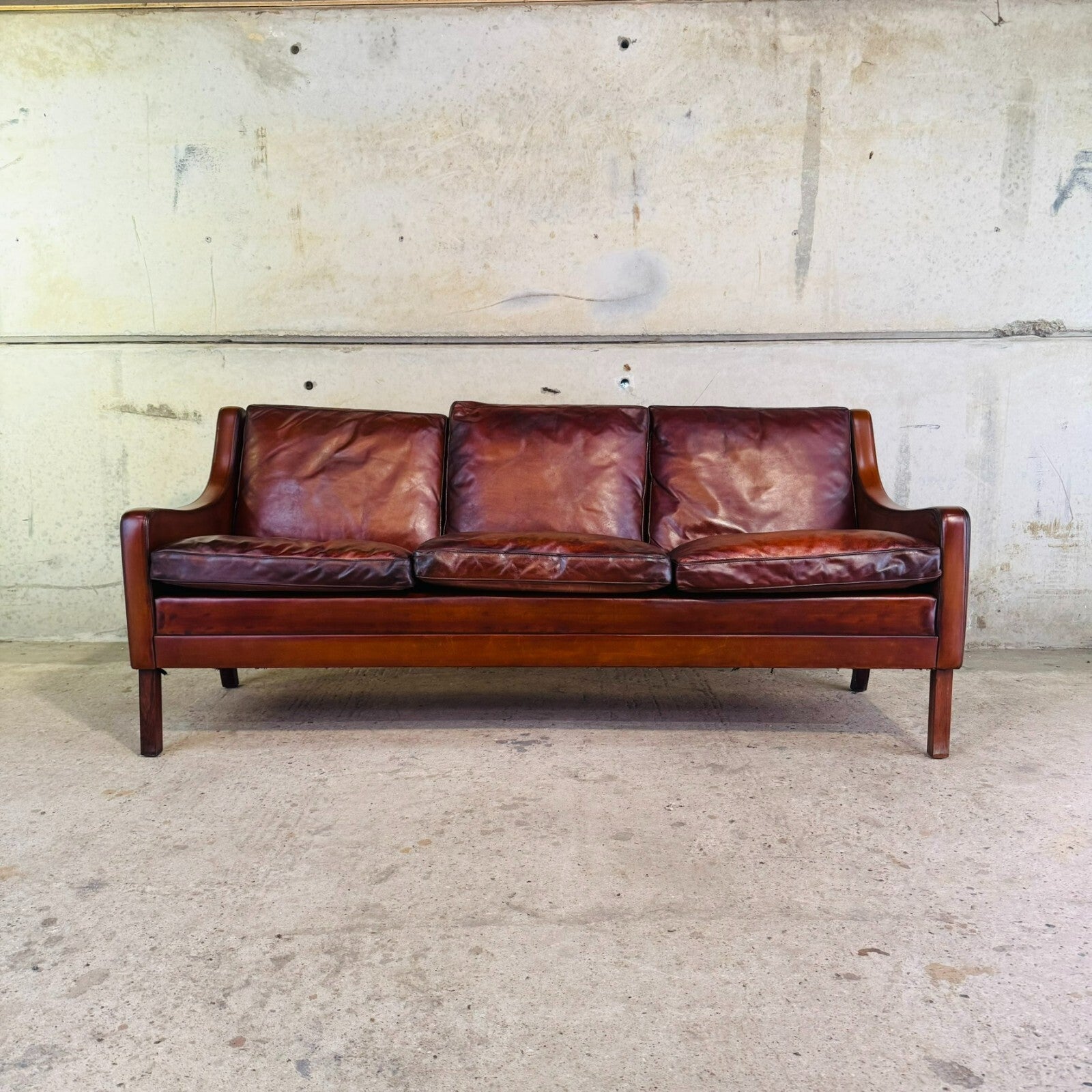 Elegant Vintage Danish 1970s Mogens Hansen Three-Seater Tan Leather Sofa