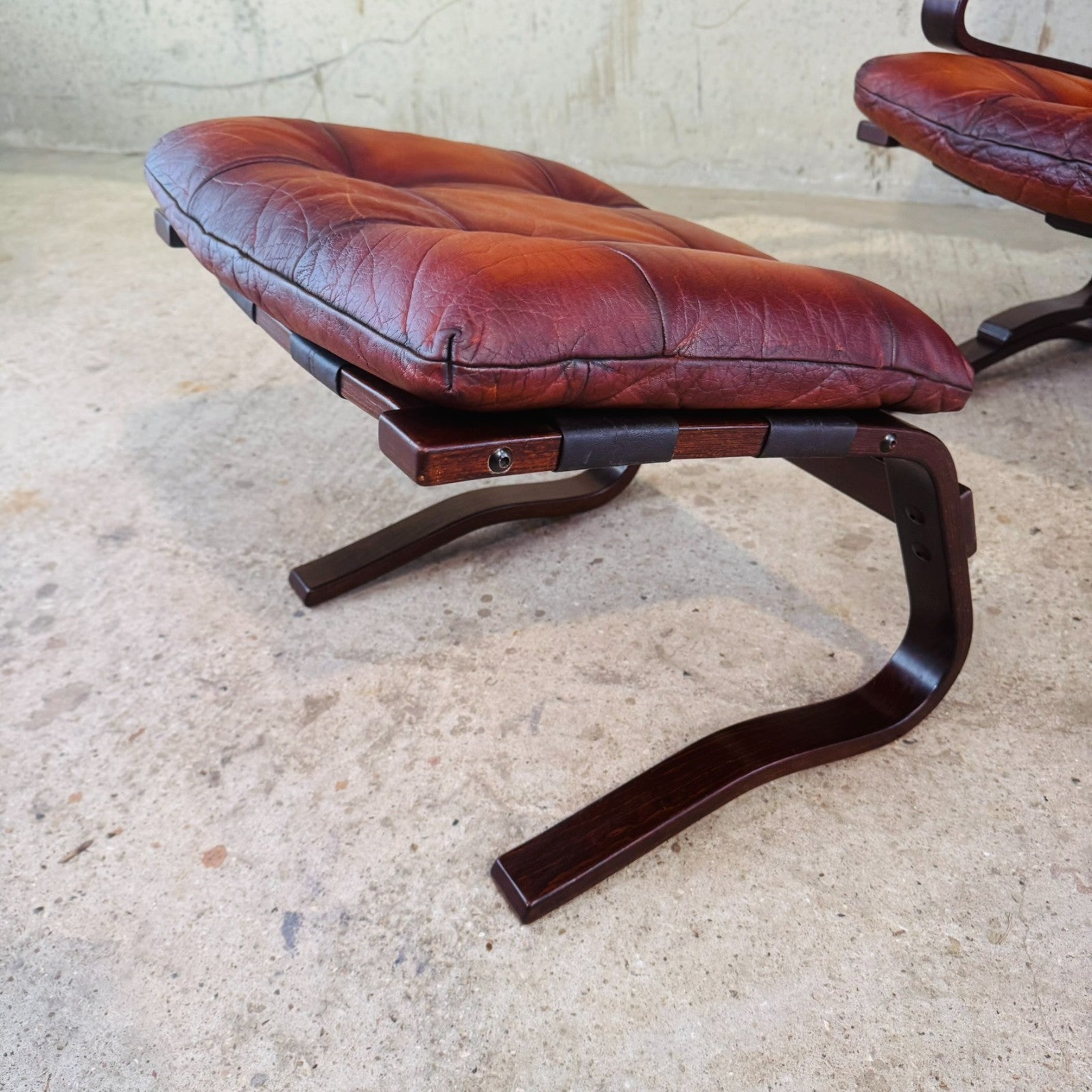 Norwegian Hove Møbler 'Skyline' Lounge Chair  & Footstool – 1970s Leather