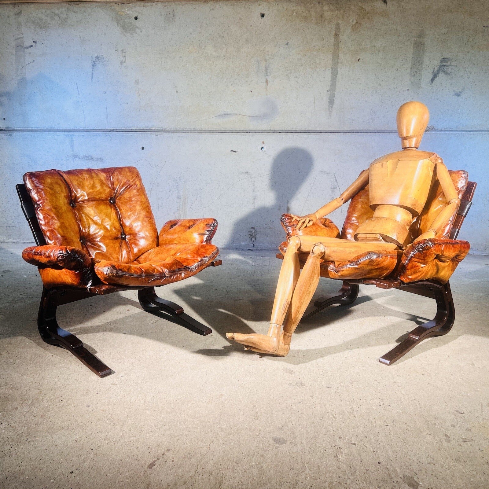 Pair of Vintage Norwegian Mid C Tan Leather Armchairs by Oddvin Rykke