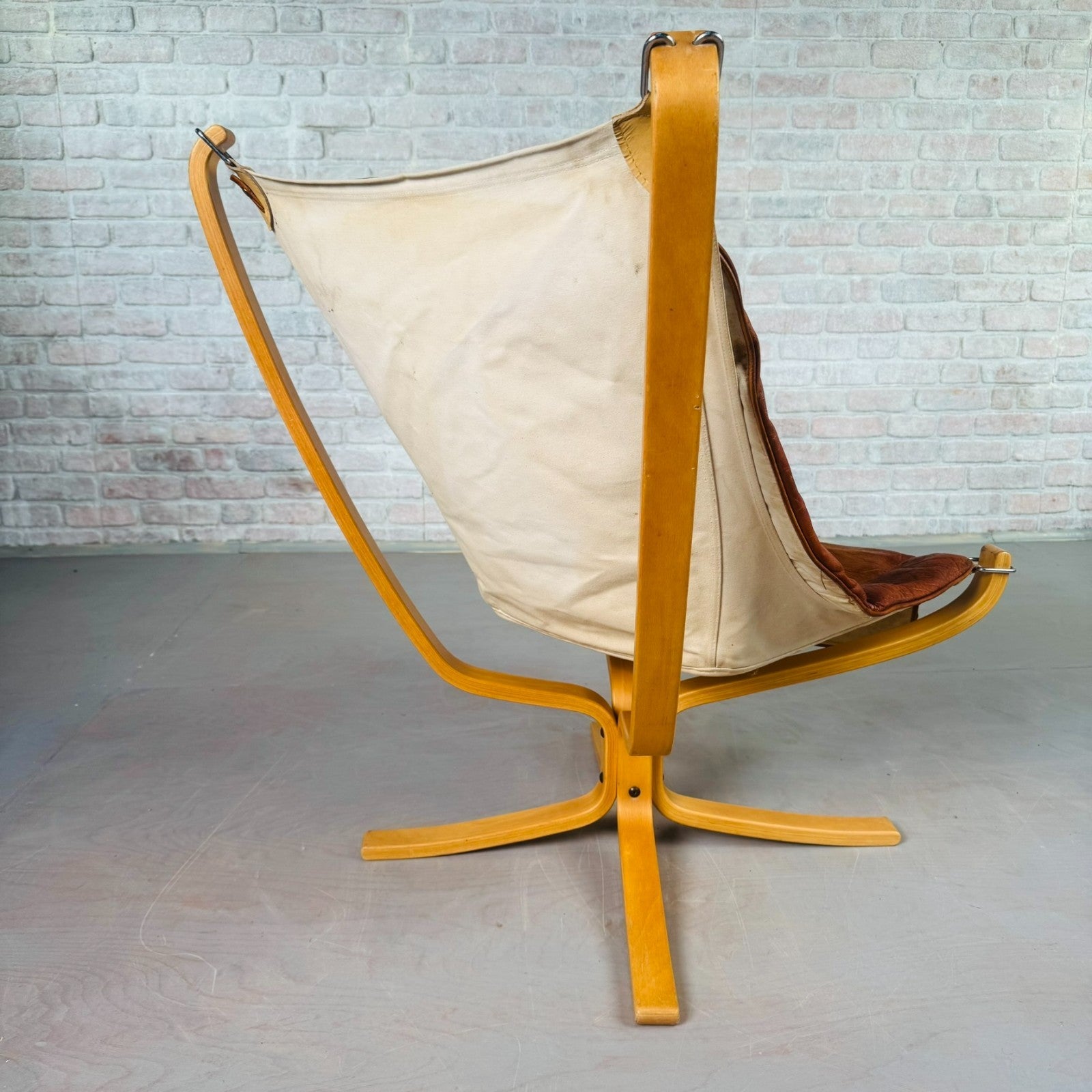 Vintage Norwegian Tan Leather Falcon Chair by Vatne Møbler