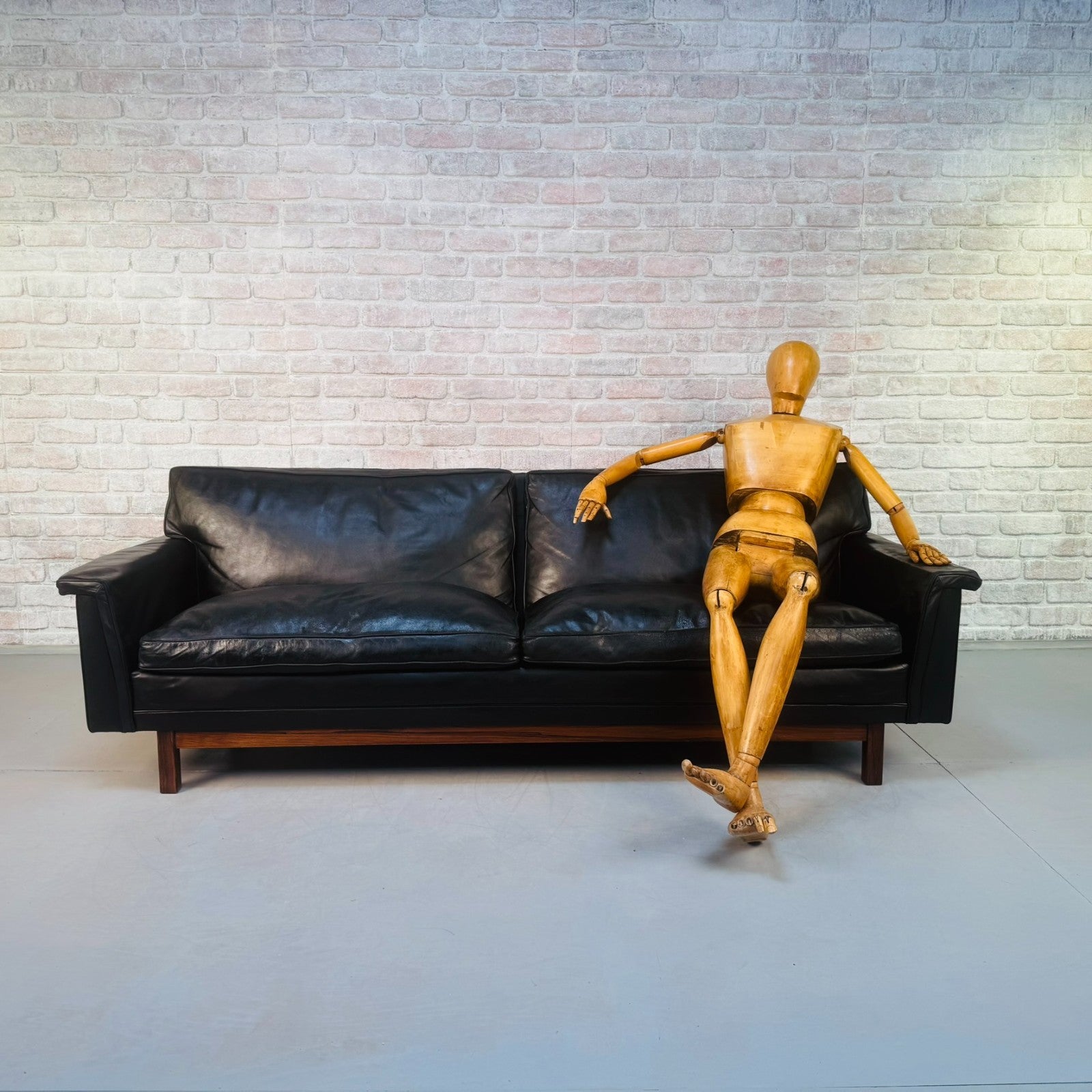 Long Vintage 1960s Swedish Black Leather Three Seater Sofa – Rosewood Base