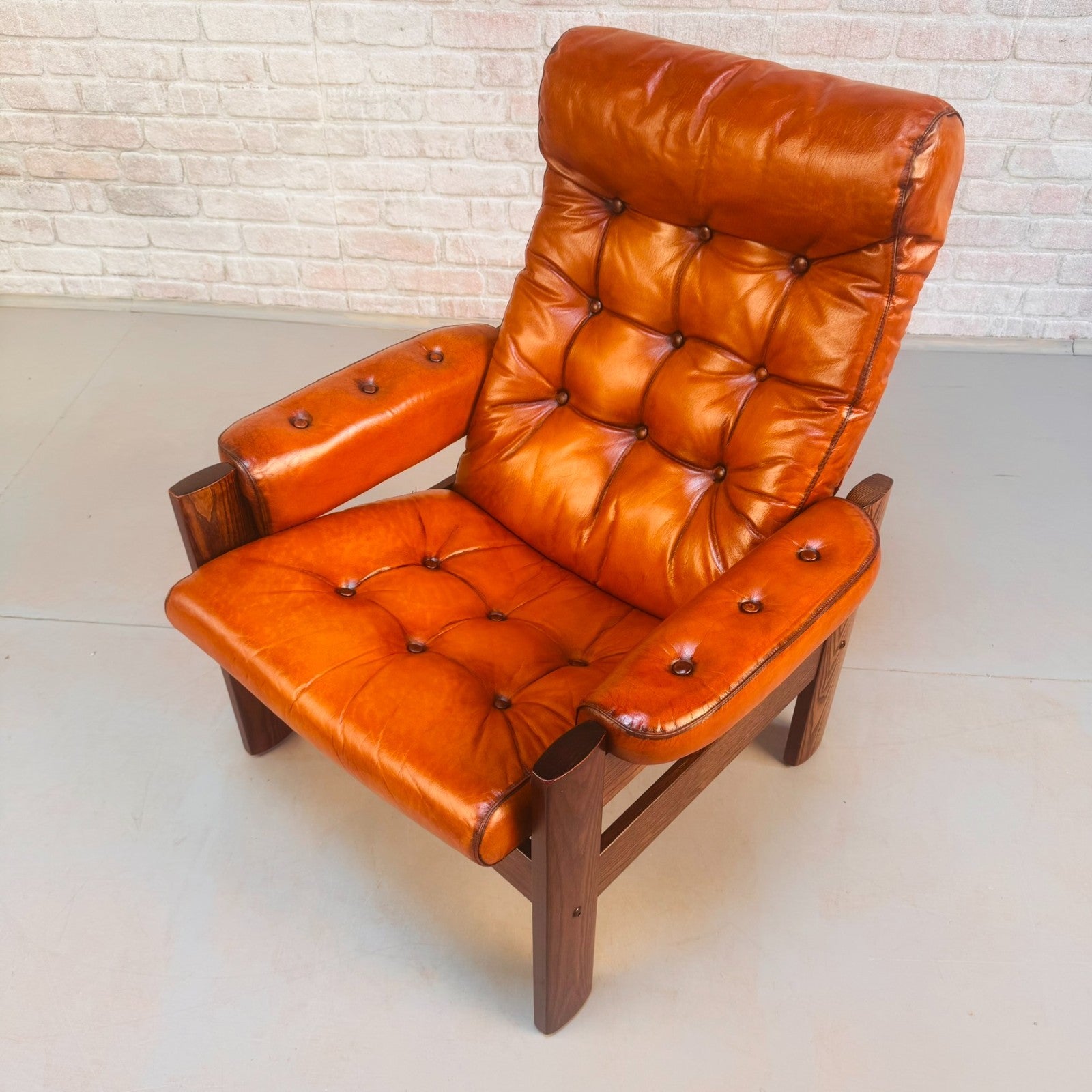 Vintage Ekornes Reclining Tan Leather Armchair Oak Frame