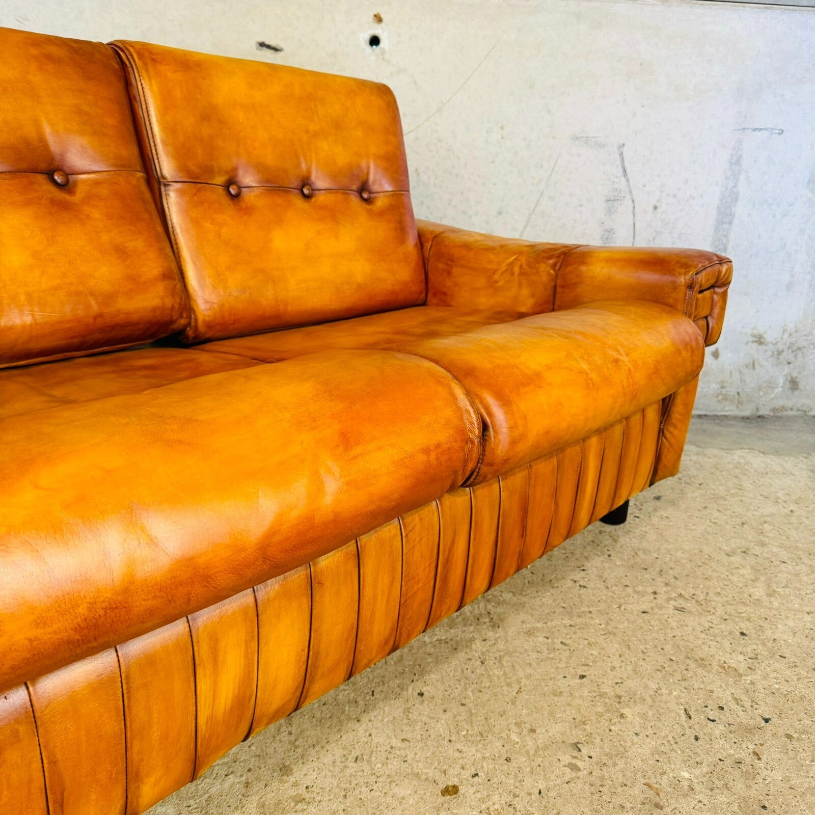 Vintage 1970s Danish Two-Seater Light Tan Leather Sofa – Timeless Design