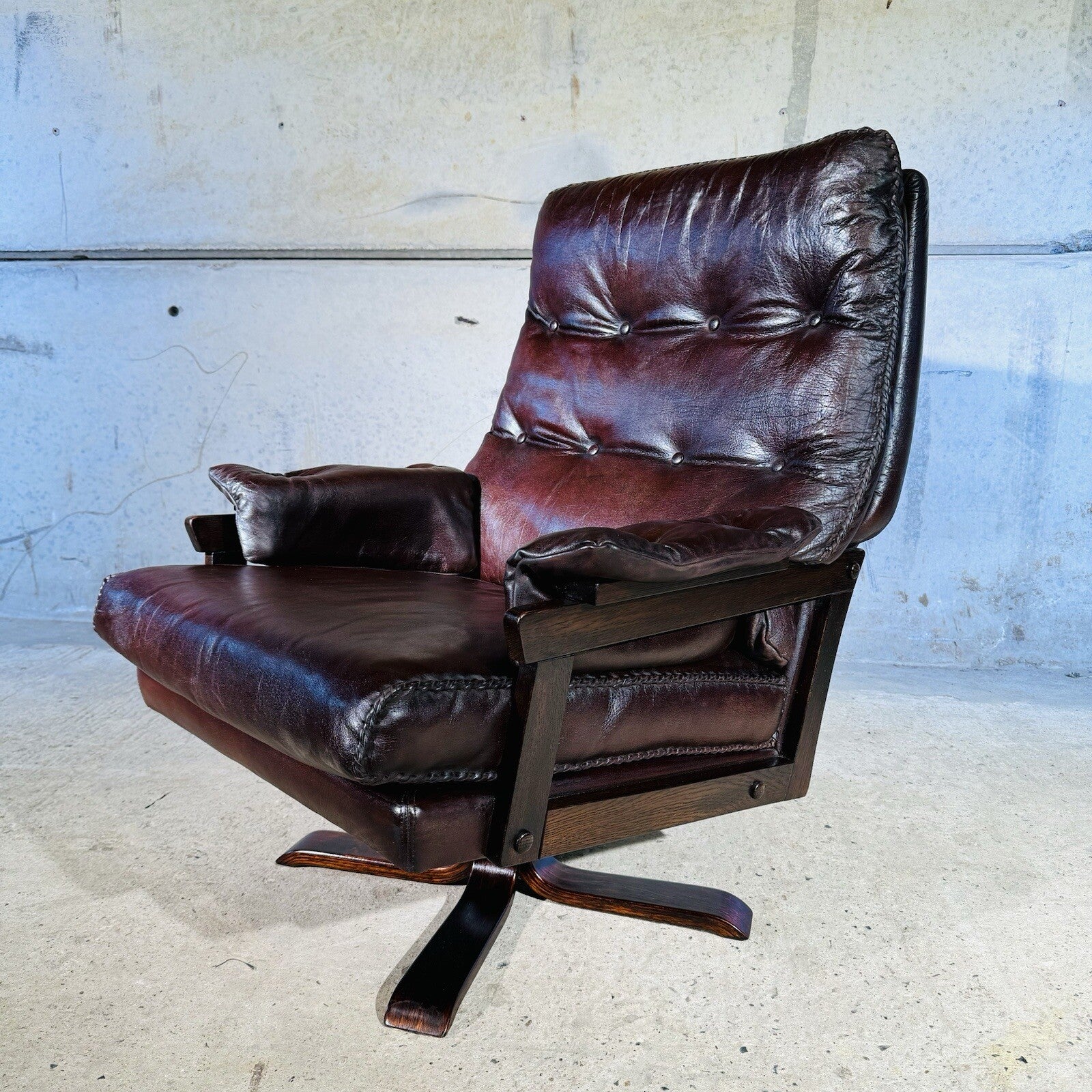 1 Of 2 Beautiful 1970s Vintage Danish Chestnut Leather Swivel Chair