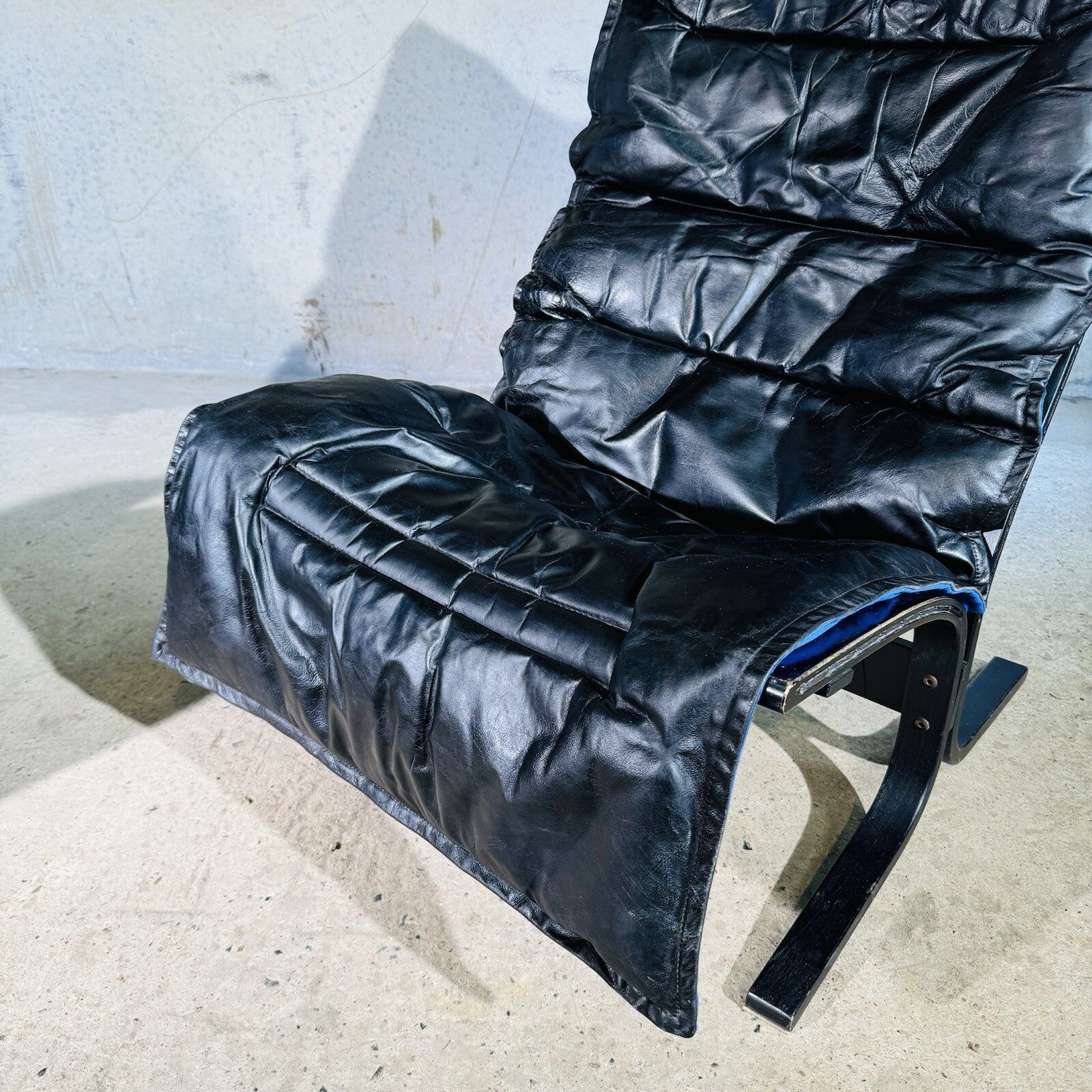 Pair of Easy Chairs Black Leather by Westnofa, Norway  1970 Bentwood Frame