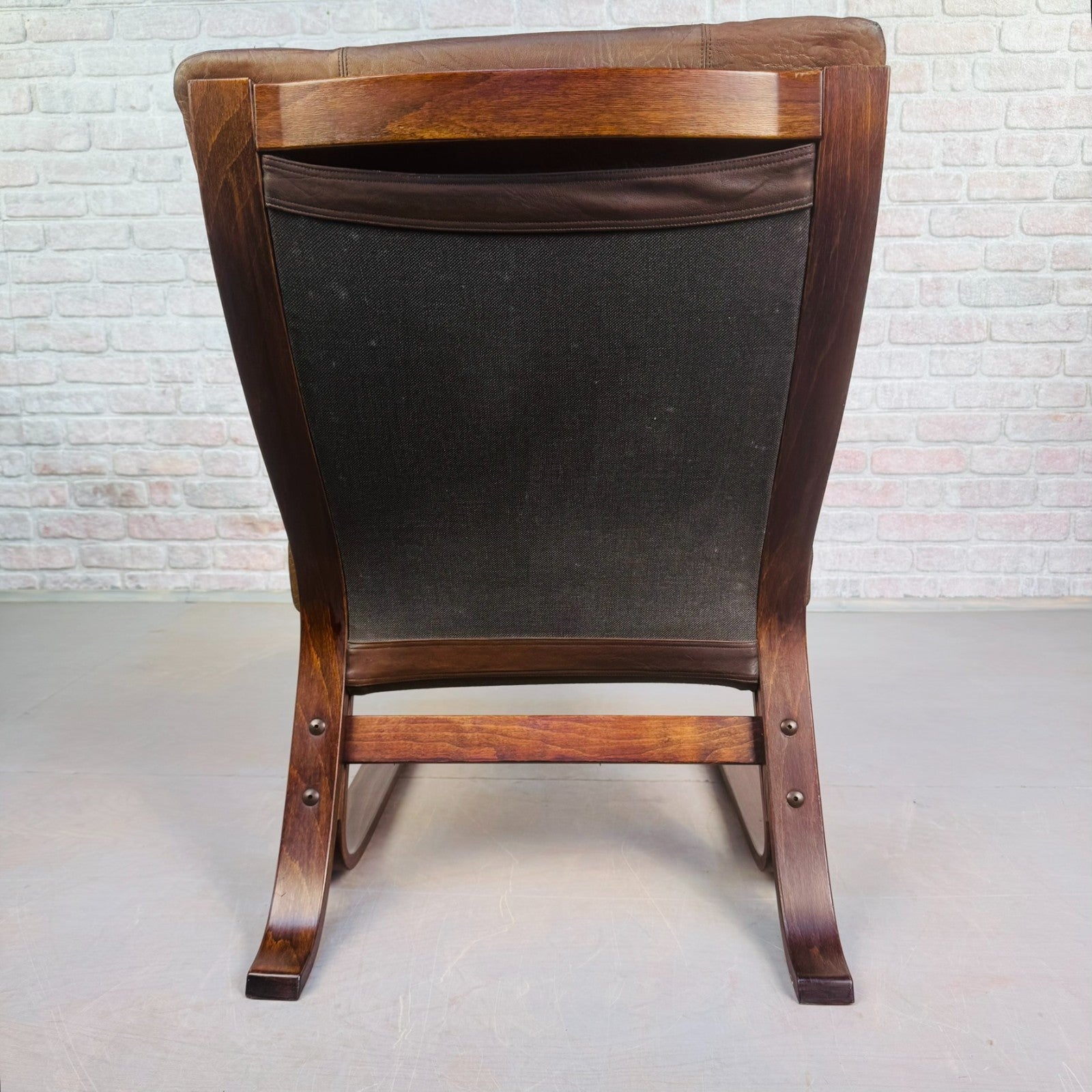 Vintage Danish Brown Leather Cantilever Chair – Sleek Design & Rich Patina