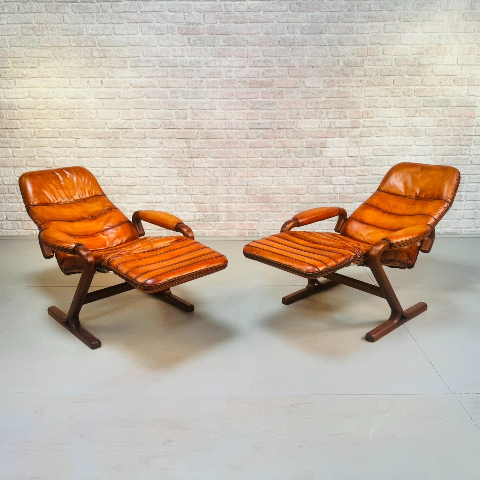 Pair of Vintage Danish Zero Gravity Reclining Tan Leather Armchairs Teak Frame