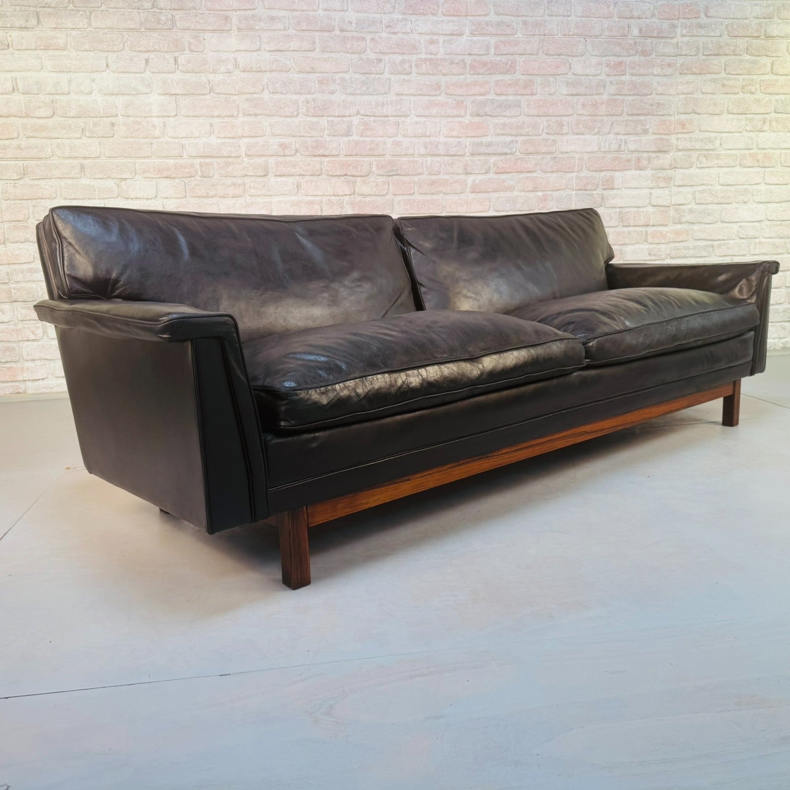 Long Vintage 1960s Swedish Black Leather Three Seater Sofa – Rosewood Base