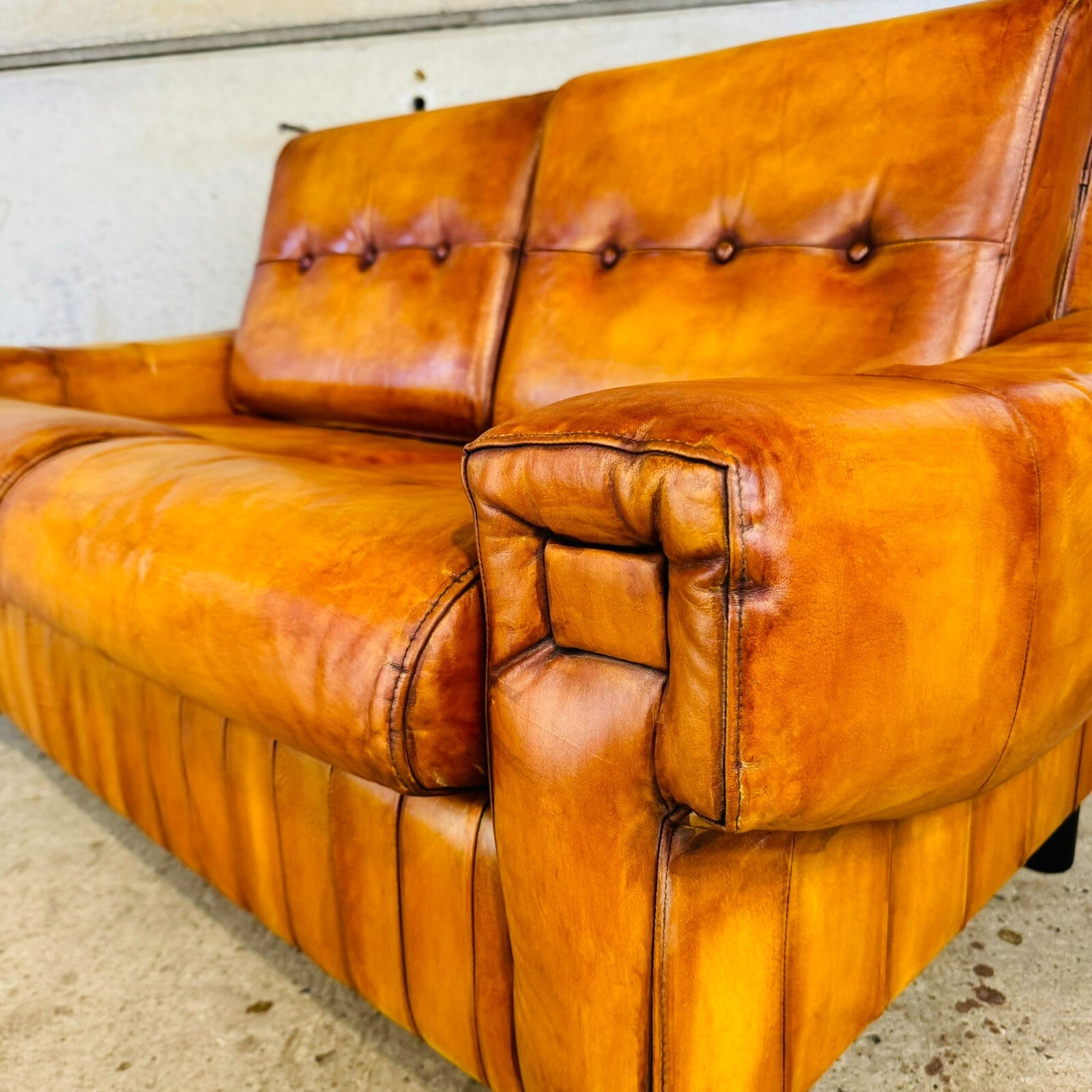 Vintage 1970s Danish Two-Seater Light Tan Leather Sofa – Timeless Design