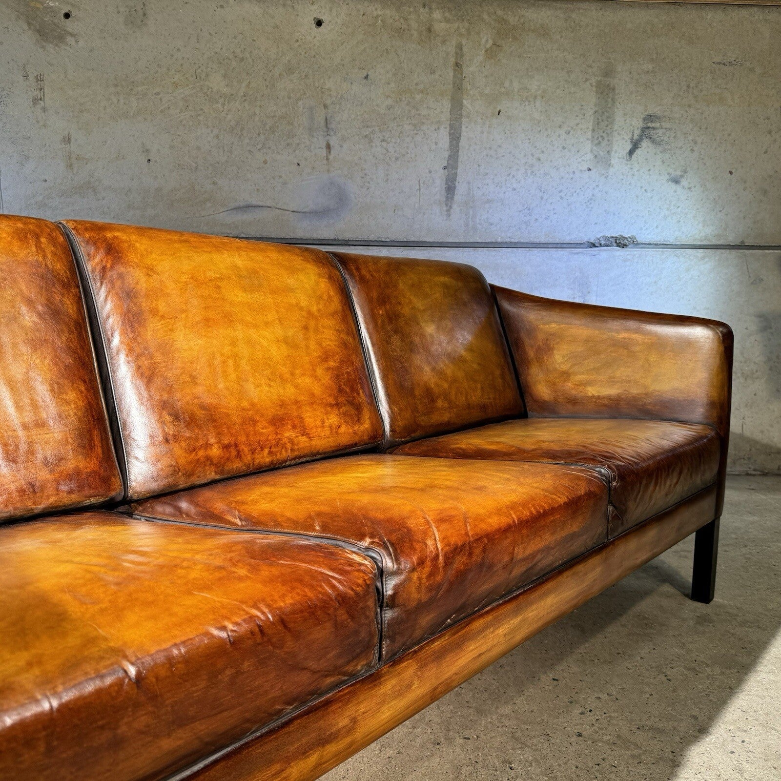 Sleek Vintage 1970s Danish Three-Seater Leather Sofa - Patina Light Tan