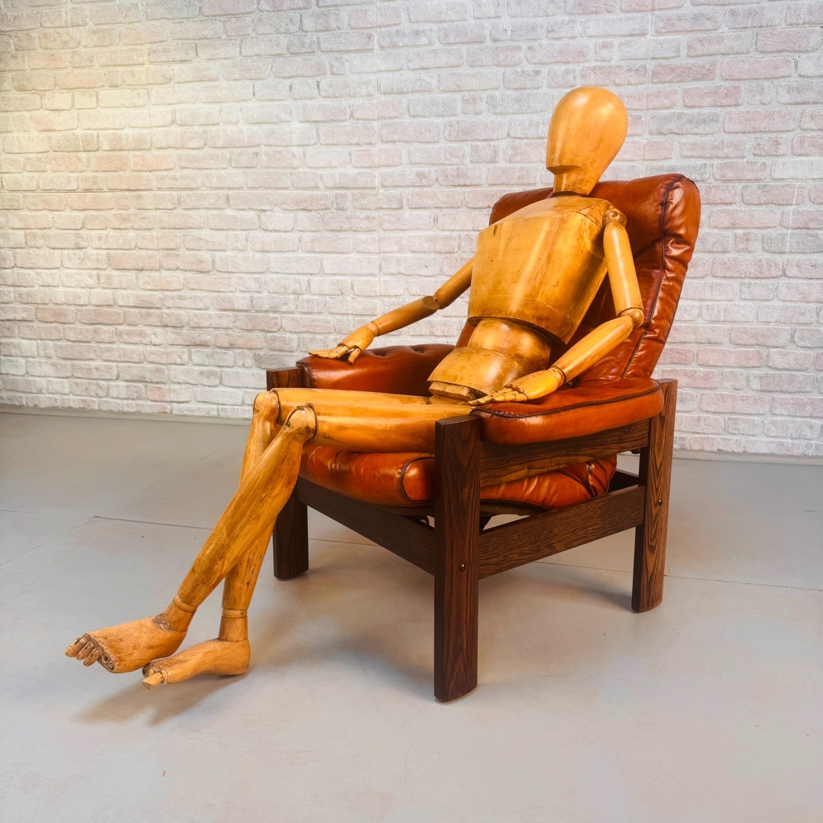 Vintage Ekornes Reclining Tan Leather Armchair Oak Frame