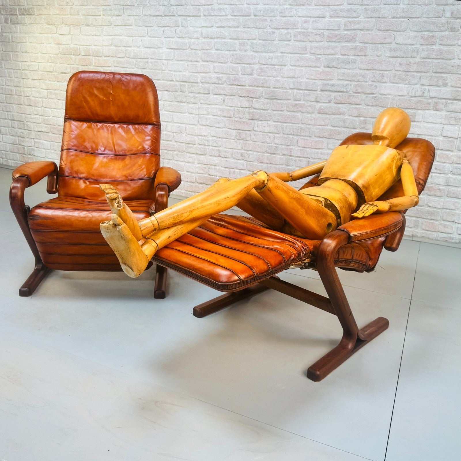 Pair of Vintage Danish Zero Gravity Reclining Tan Leather Armchairs Teak Frame