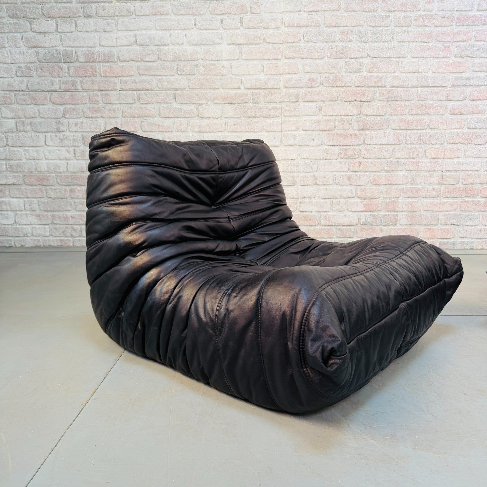 Pair of Vintage Ligne Roset Togo Black Hand-Dyed Leather Chairs - Michel Ducaroy