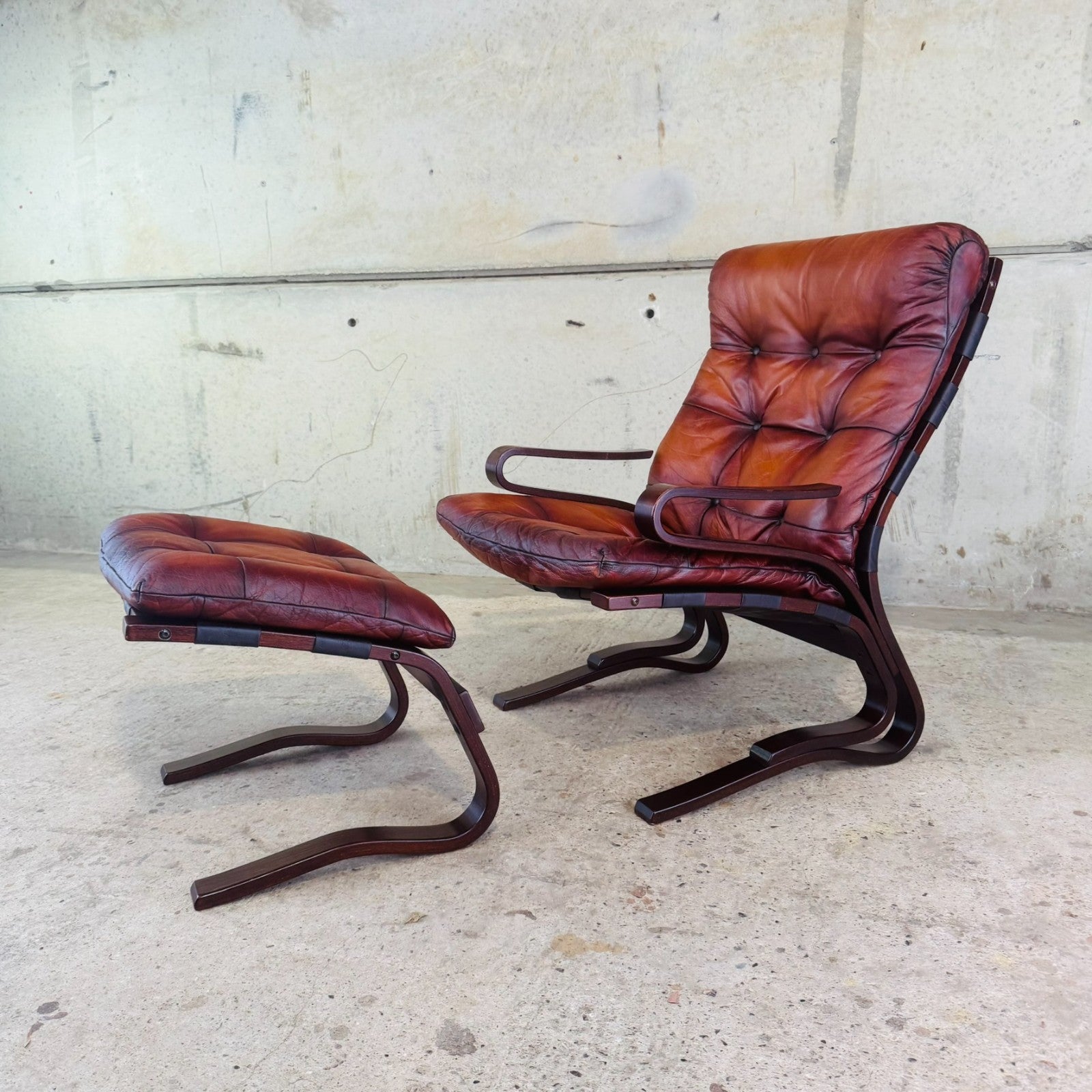 Norwegian Hove Møbler 'Skyline' Lounge Chair  & Footstool – 1970s Leather