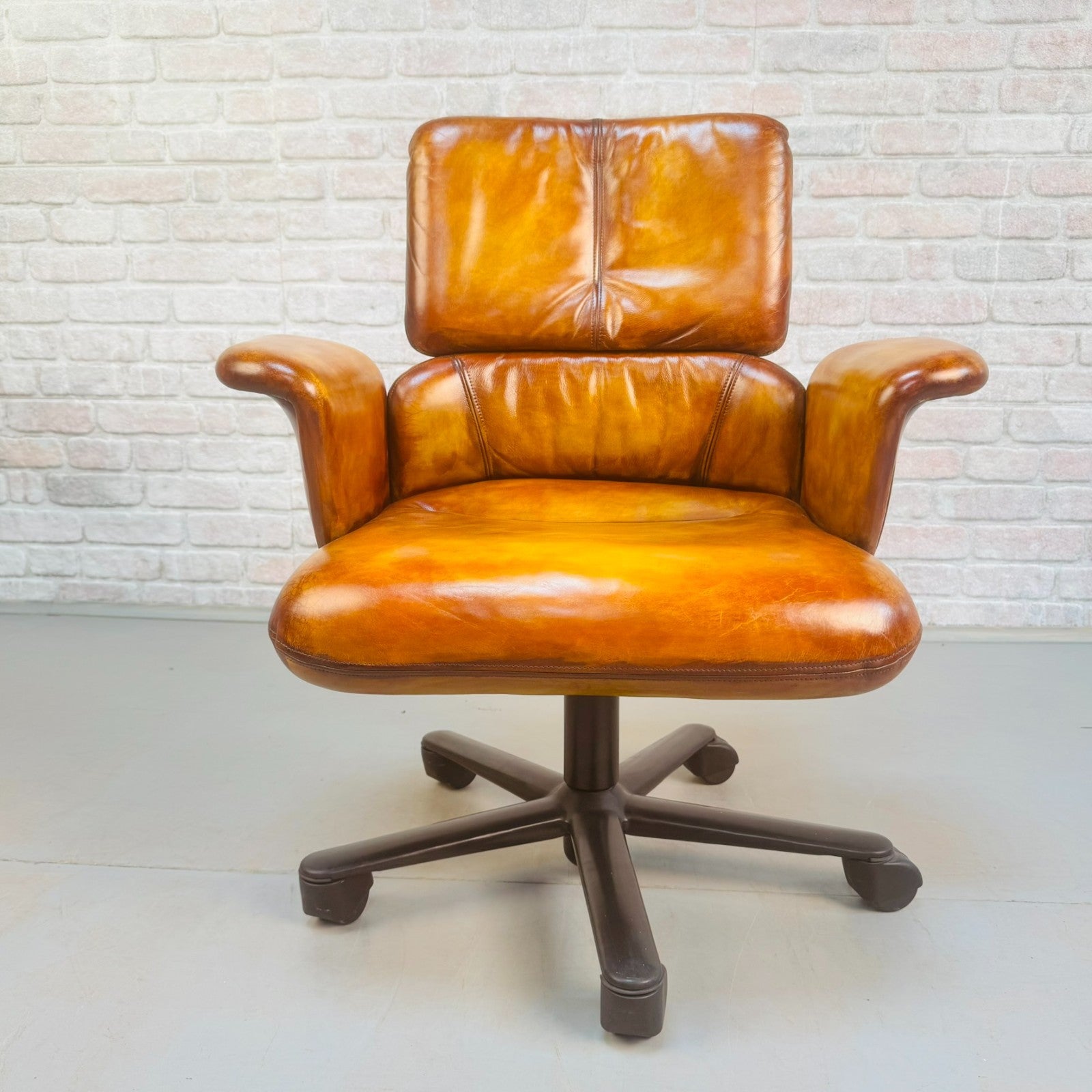1980s Herman Miller Geoff Hollington Light Tan Leather Executive Chair