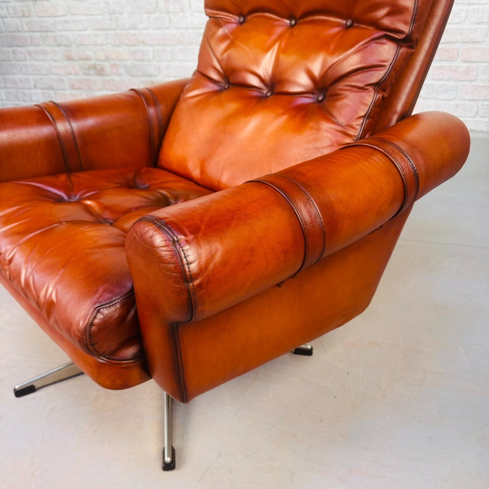 Mid-Century Danish Leather Swivel Armchair – Hand-Dyed Cognac Colour