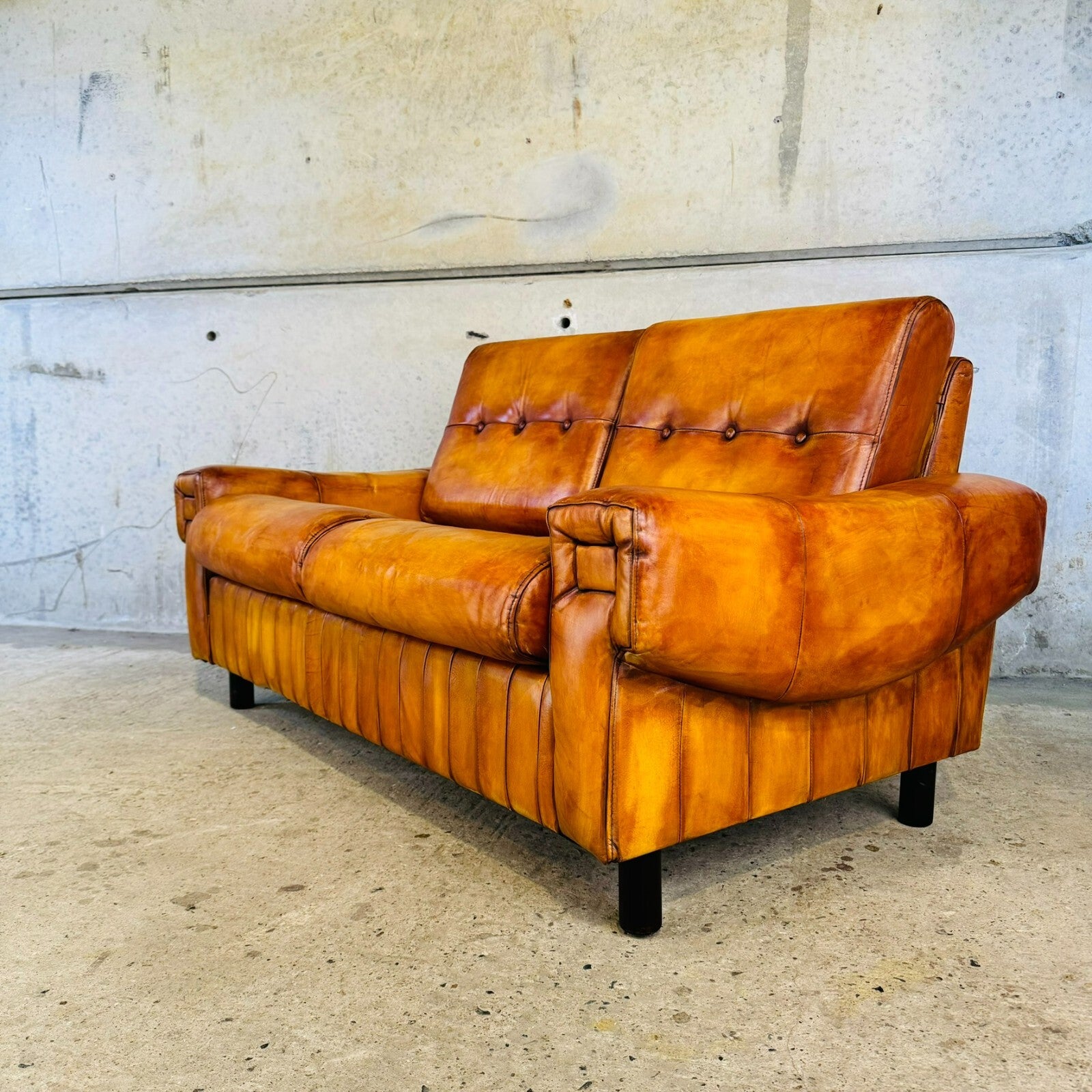 Vintage 1970s Danish Two-Seater Light Tan Leather Sofa – Timeless Design