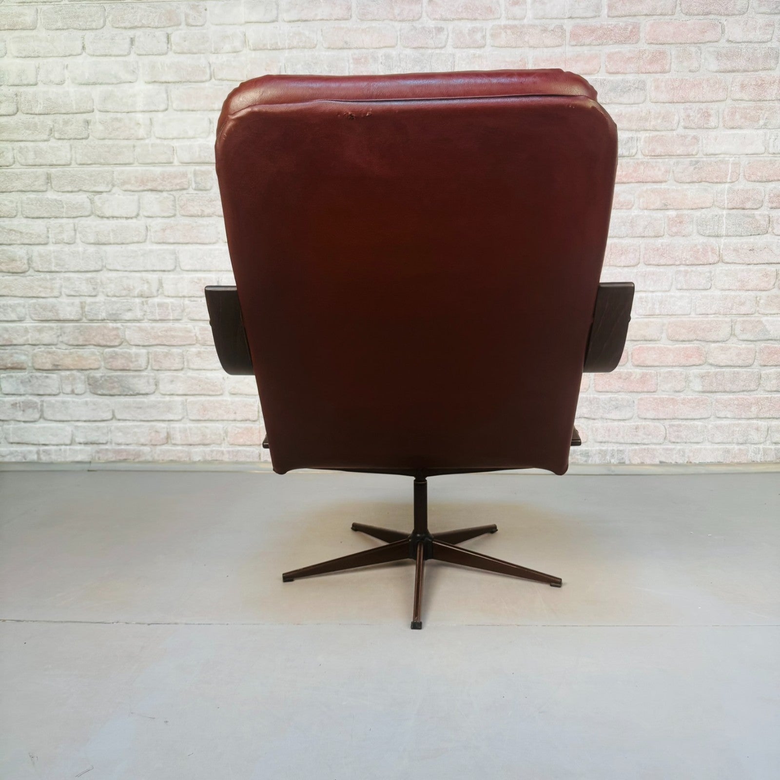 Vintage Danish Hand Dyed Tan Leather Swivel Chair – Neat Proportions