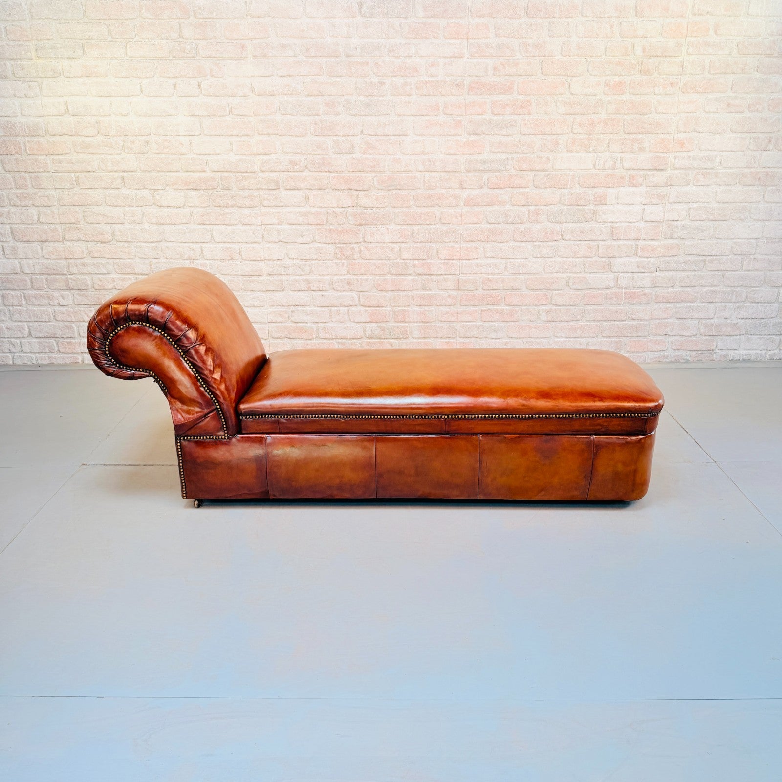 1920s Tan Leather Chaise Lounge Reclining Headrest Blanket Box Antique