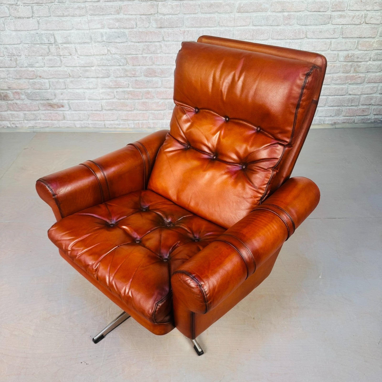 Mid-Century Danish Leather Swivel Armchair – Hand-Dyed Cognac Colour