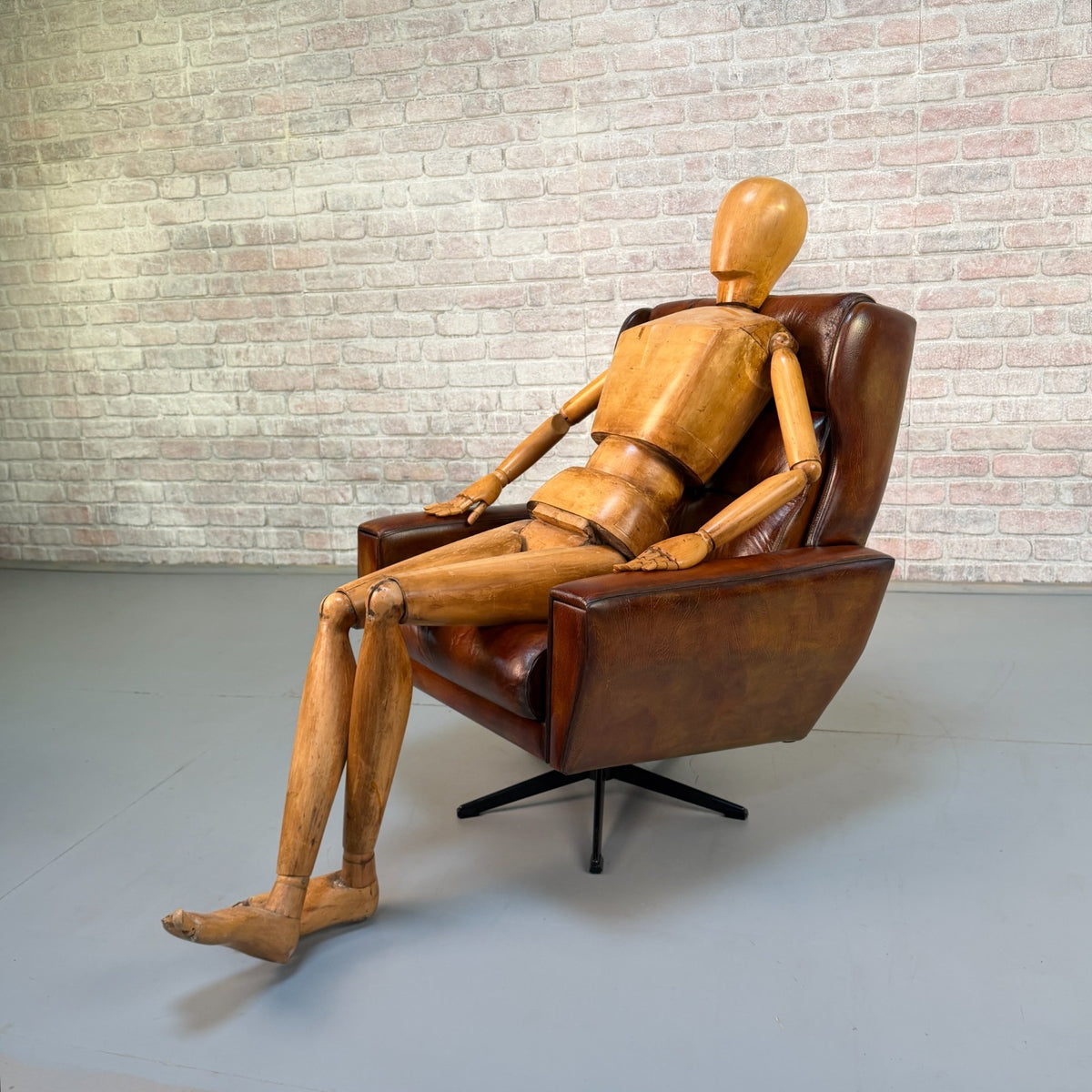Vintage Danish Tan Leather Swivel Armchair – Scandinavian Design