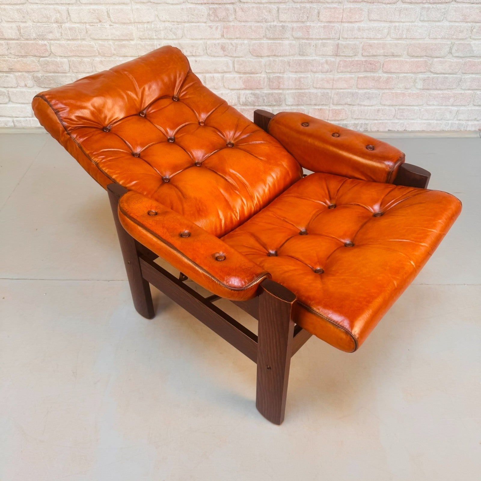 Vintage Ekornes Reclining Tan Leather Armchair Oak Frame