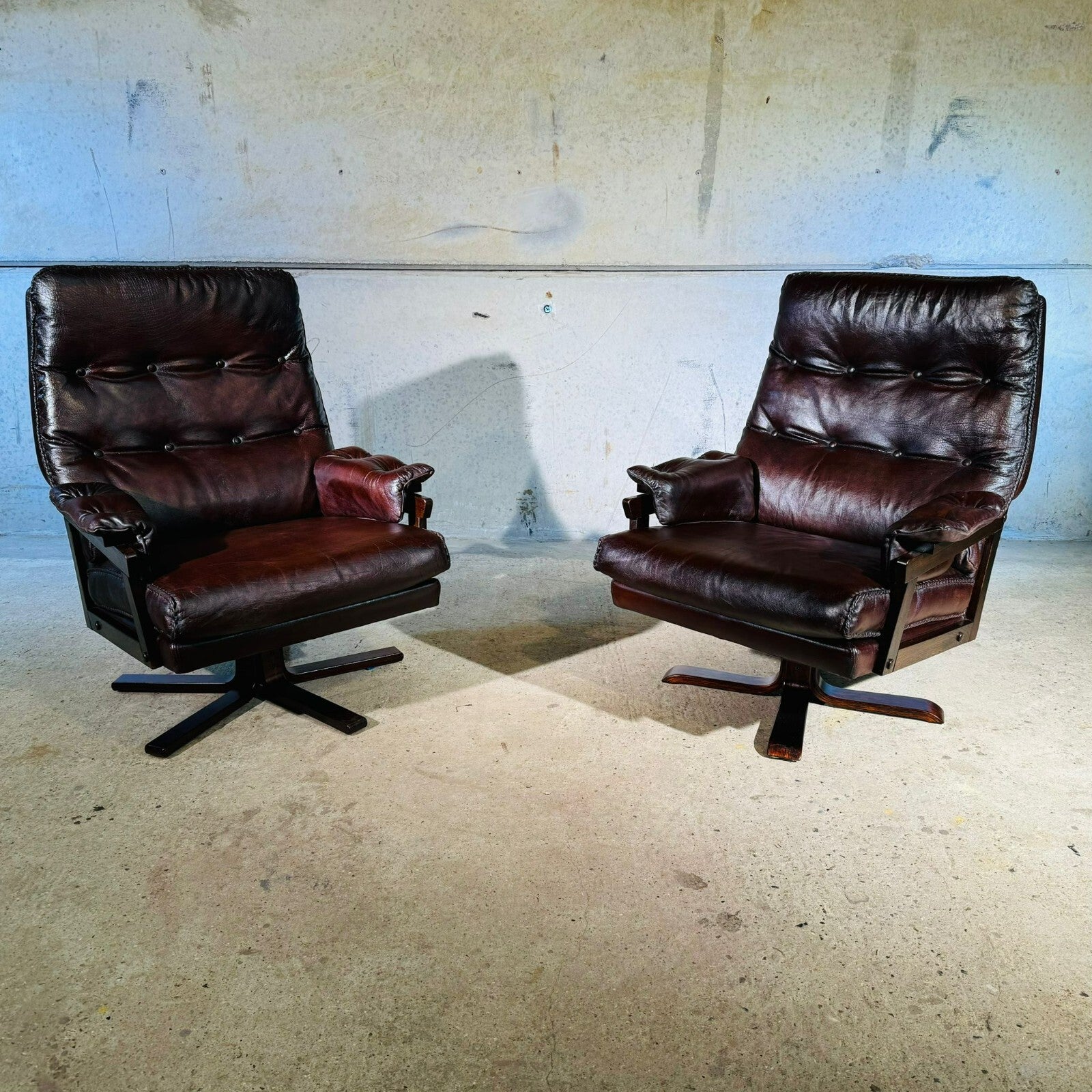 1 Of 2 Beautiful 1970s Vintage Danish Chestnut Leather Swivel Chair