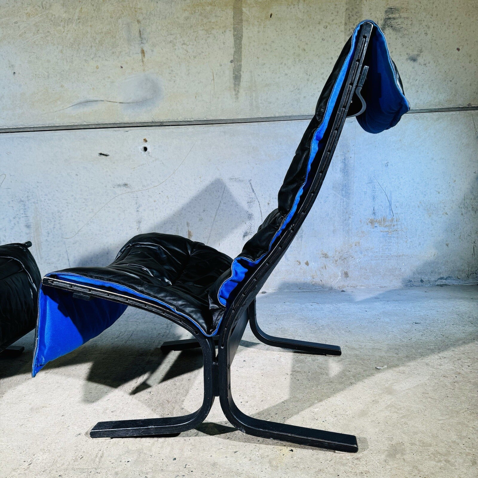 Pair of Easy Chairs Black Leather by Westnofa, Norway  1970 Bentwood Frame