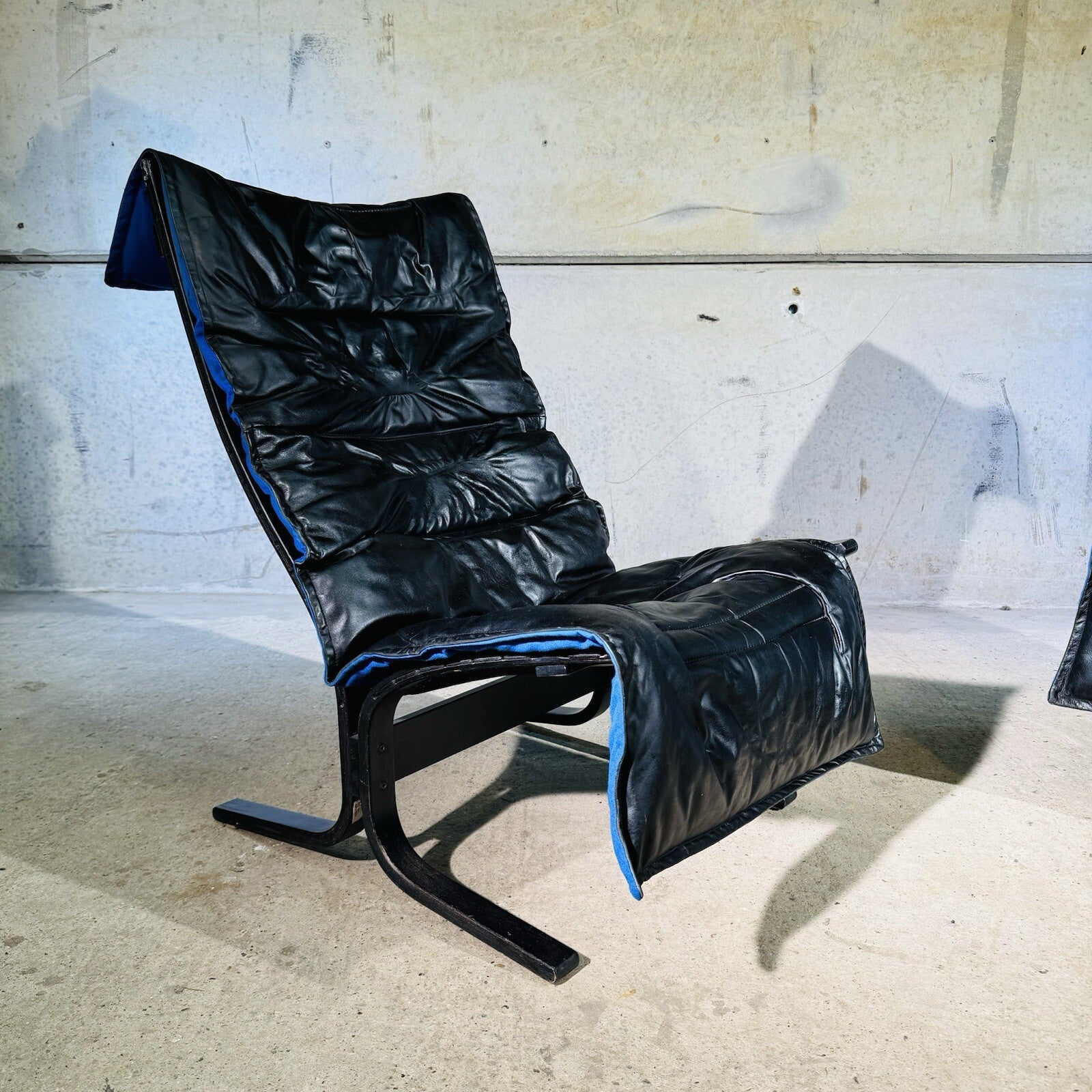 Pair of Easy Chairs Black Leather by Westnofa, Norway  1970 Bentwood Frame