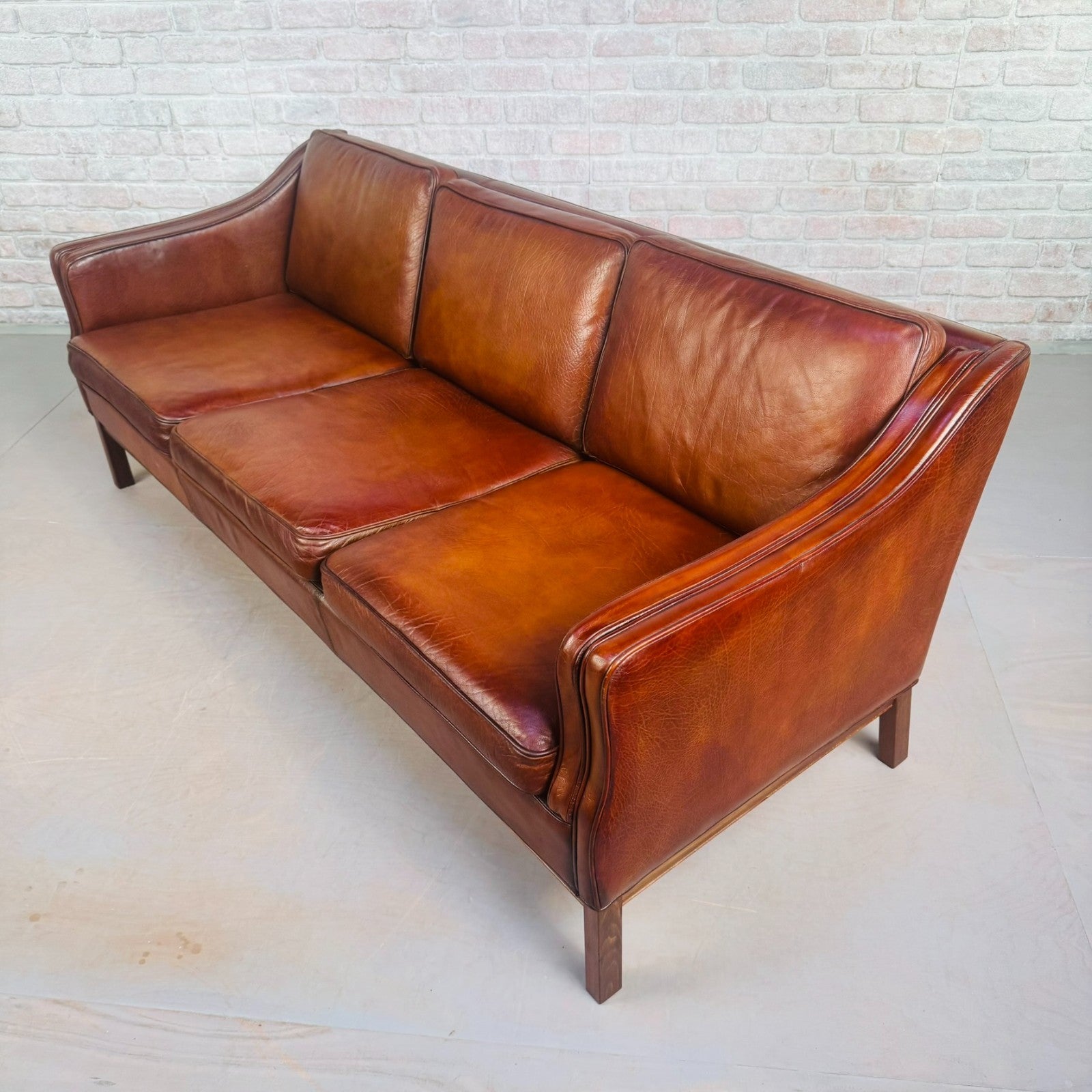 1970s Vintage Danish Dark Tan Leather Three Seater Sofa – Sleek Design